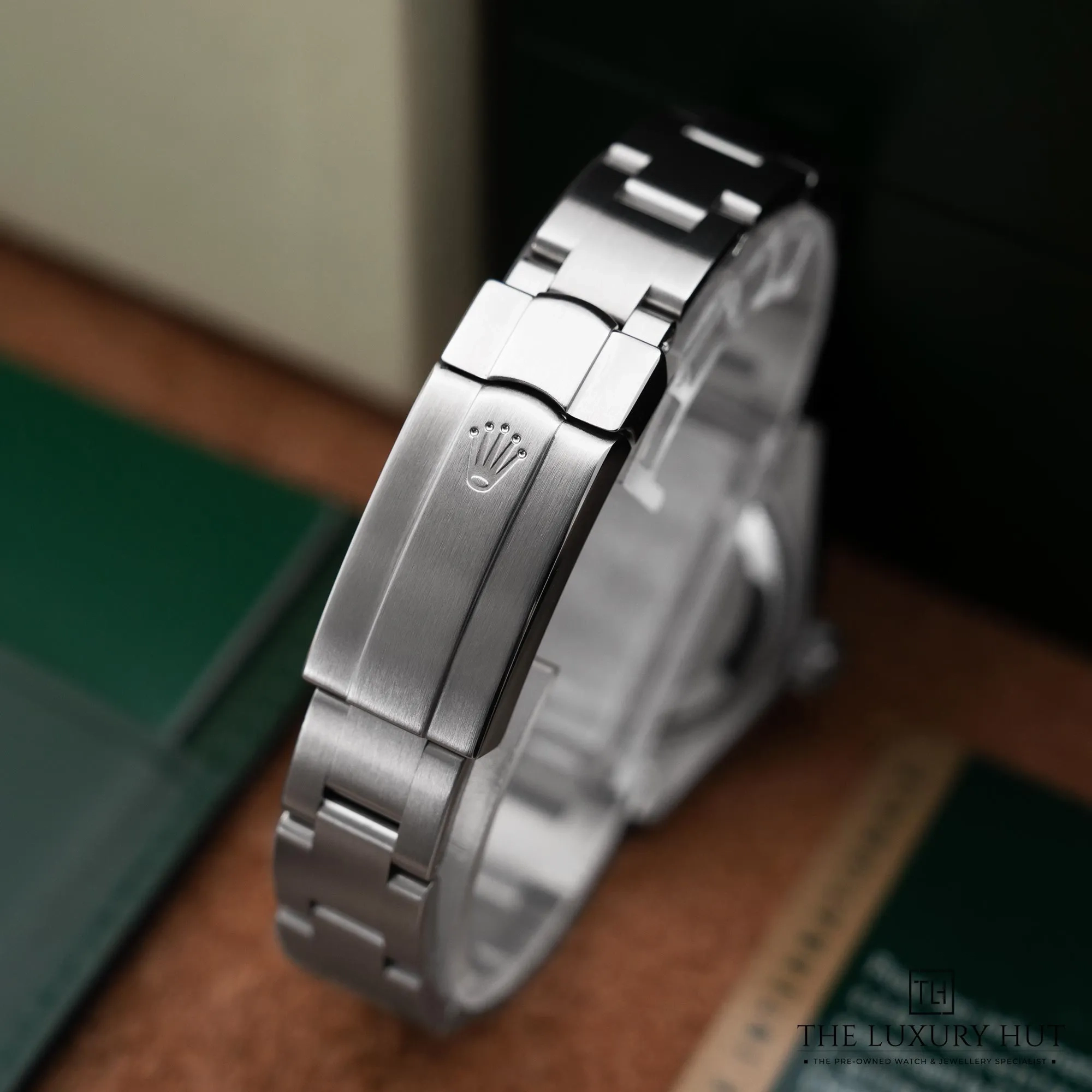 2026/03/e1bb644b-10e8-4c6d-8fc1-e014bb37057fRolex_Ladies_Oyster_Perpetual_26_Black_Dial_52686-d.jpg.webp