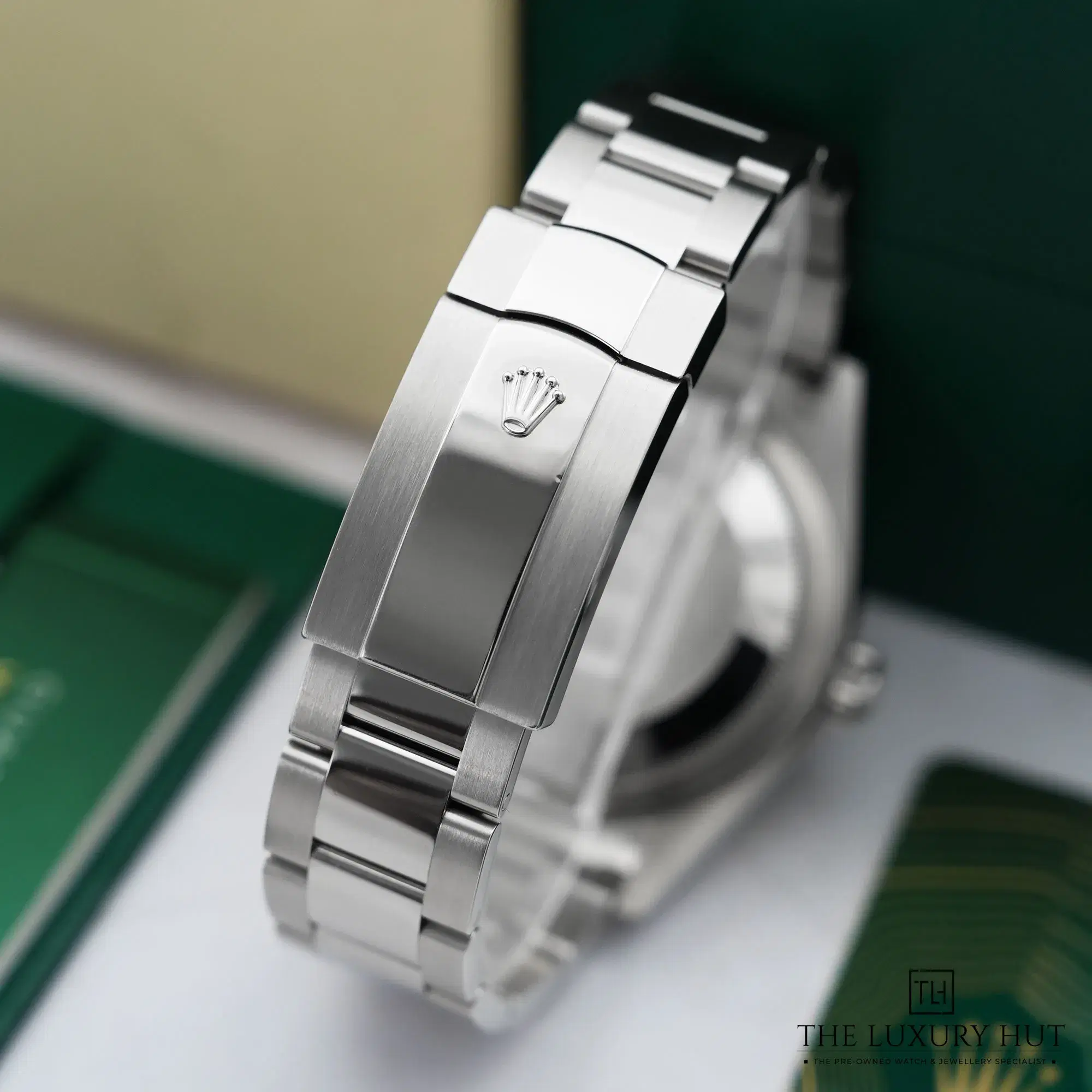 2026/03/e1cab9c8-960f-4729-99c7-0ac224244790Rolex_Sky-Dweller_Steel_White_Gold_42mm_Black_LB859-e.jpg.webp