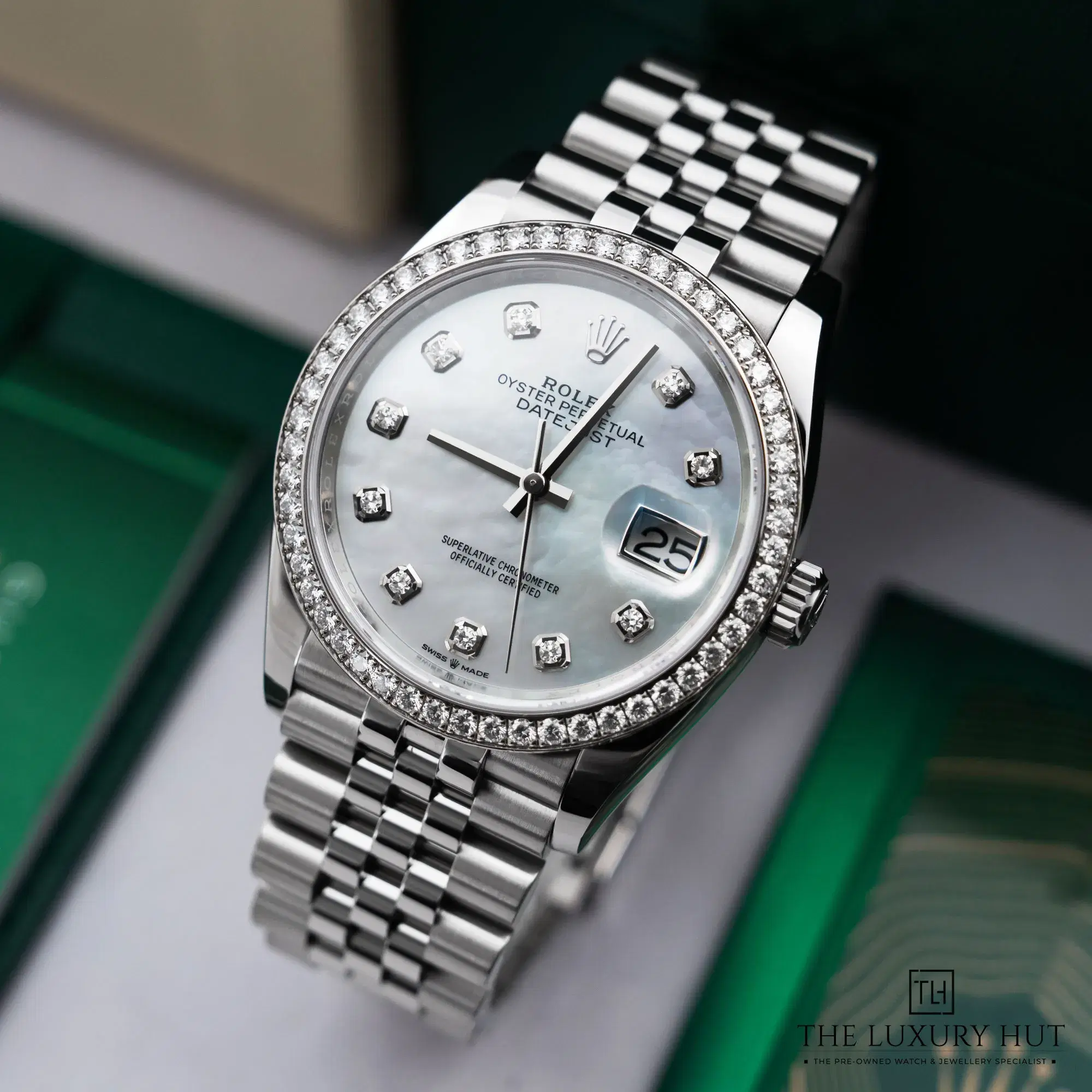 2026/03/f37c0f21-e07b-4b10-8a82-2fdf554be885Rolex_Datejust_36_Steel_Gold_MOP_Diamond_52701-b.jpg.webp