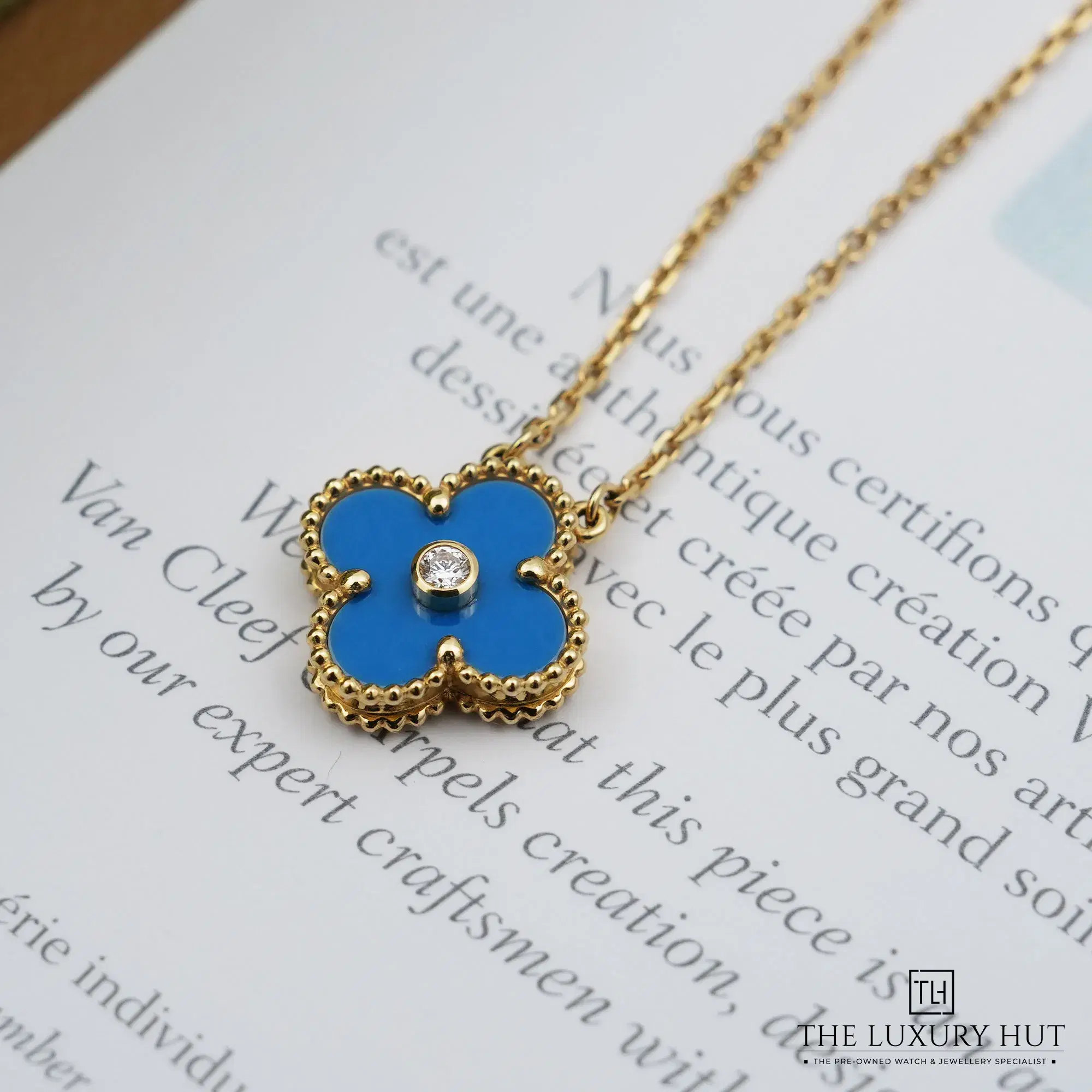 2026/03/fe1e95d0-cec4-4ff5-93d1-2942304823d1Van_Cleef_Arpels_Gold_Blue_Diamond_Holiday_Pendant_52826-b.jpg.webp