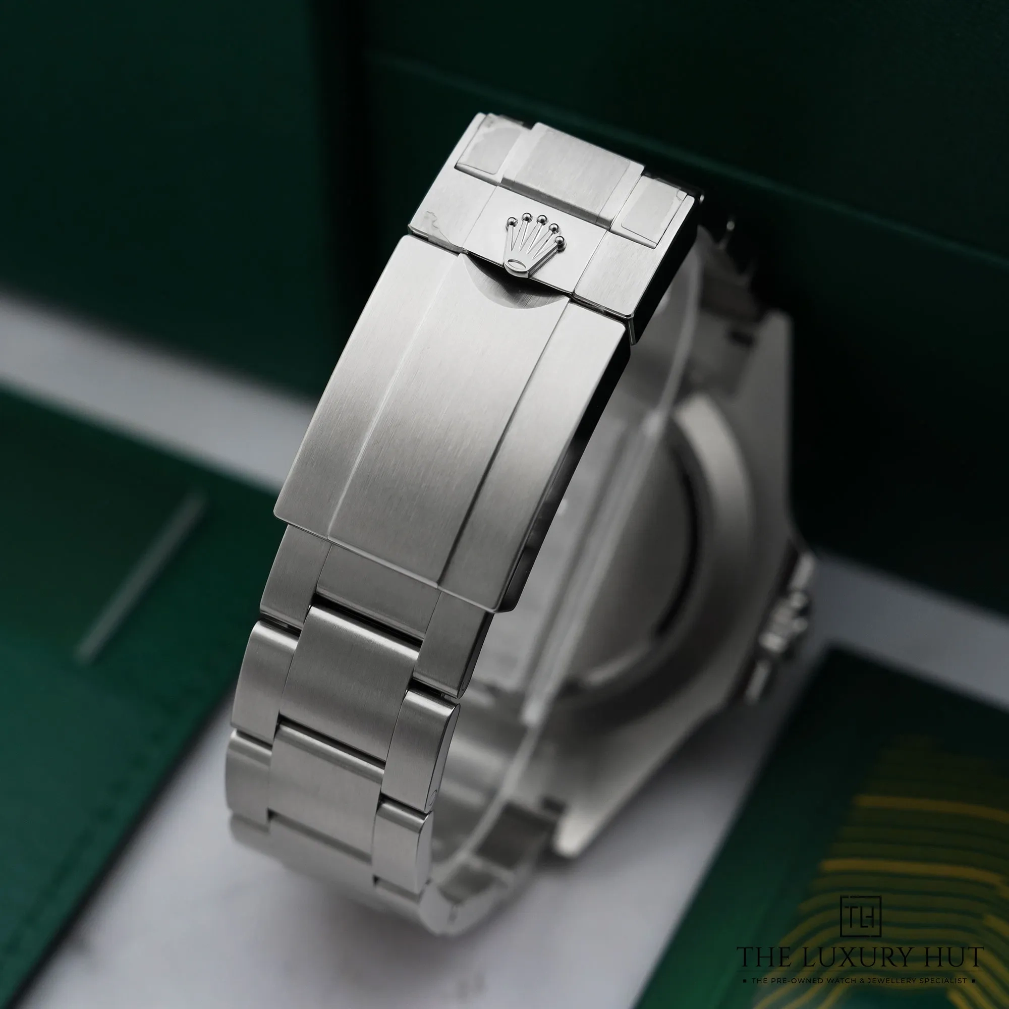 2026/04/09cc3f04-d4fe-4b56-b28a-5793ca88f7dbRolex_Explorer_II_Steel_42mm_White_Polar_Dial_52851-e.jpg.webp