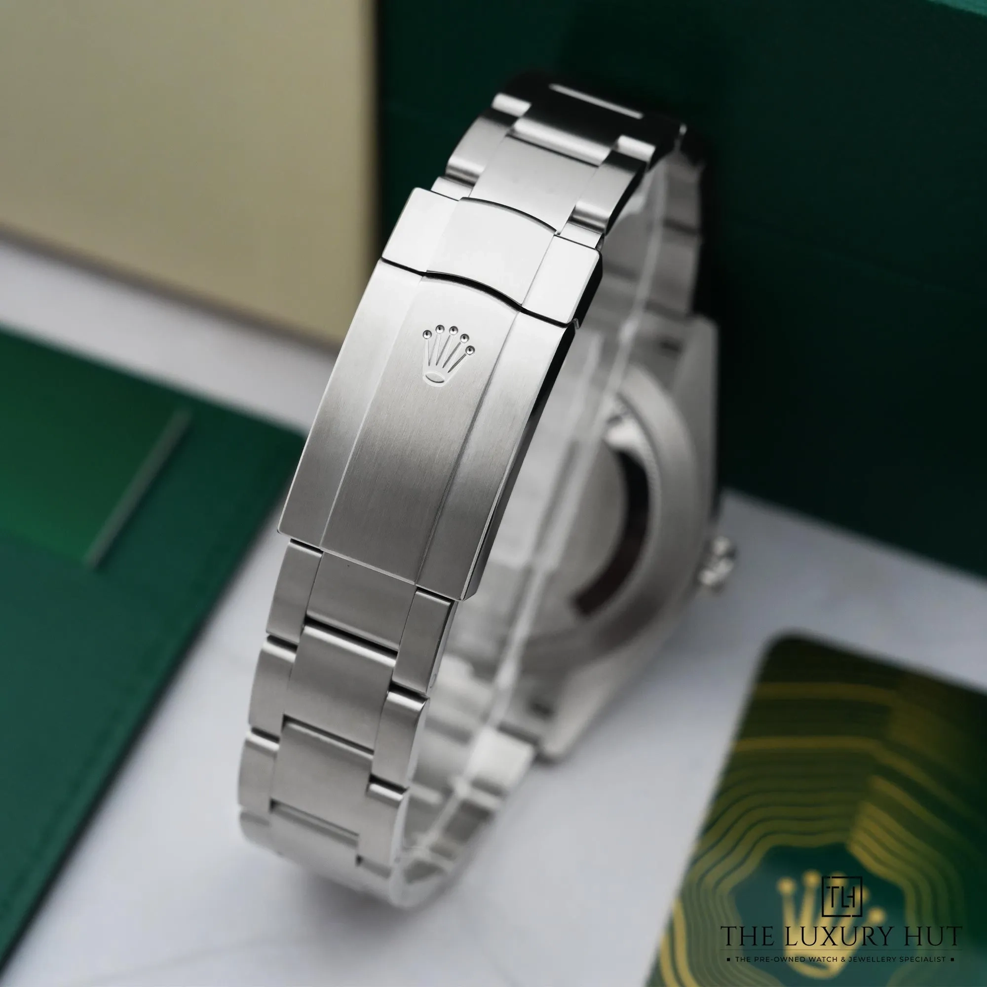 2026/04/0caa59df-13a4-49af-8cf9-52022670efd3Rolex_Oyster_Perpetual_41_Steel_Silver_Dial_Update_52870-e.jpg.webp