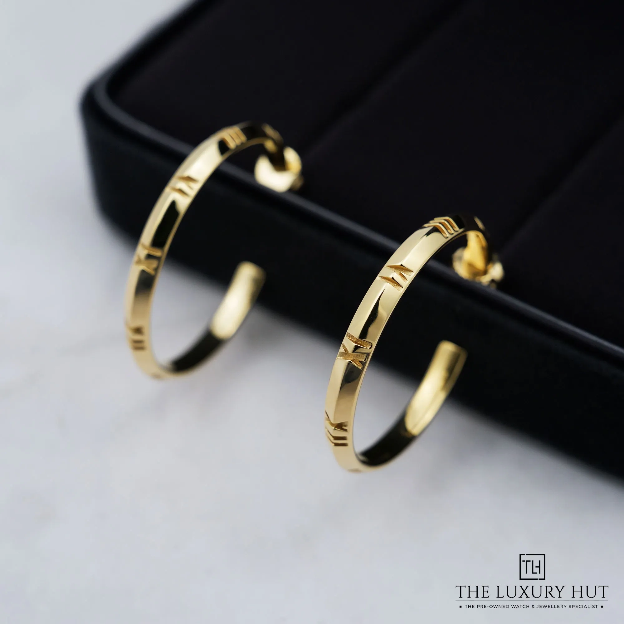 2026/04/13fb55ae-f0cf-4031-b53d-bde4d9b91d07Tiffany_Co_Yellow_Gold_Atlas__X_Hoop_Earrings_52890-b.jpg.webp
