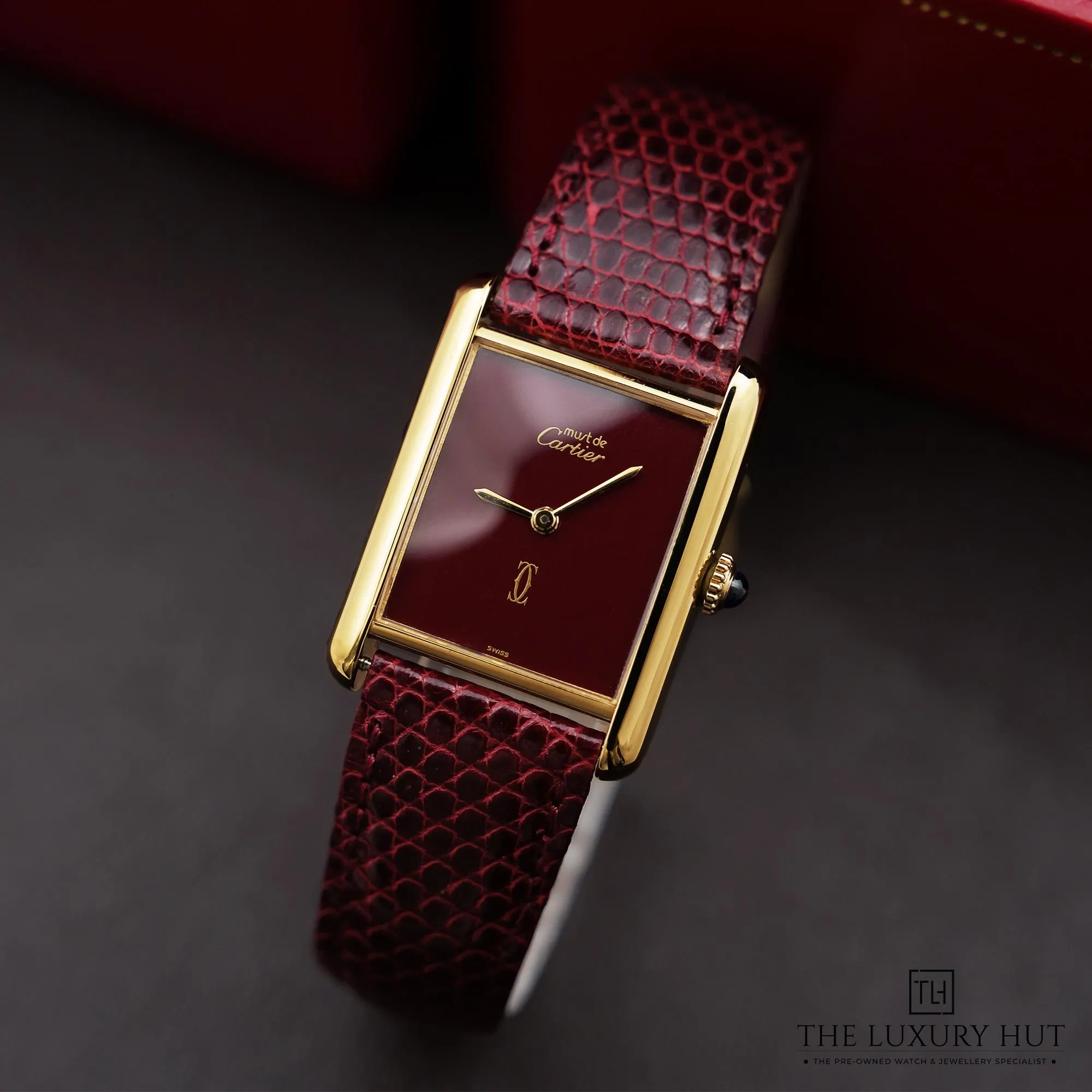 2026/04/1cecddde-029b-4b8a-893f-c3bcf5d38965Cartier_Tank_Vermeil_Must_Burgundy_Dial_52772b.jpg.webp