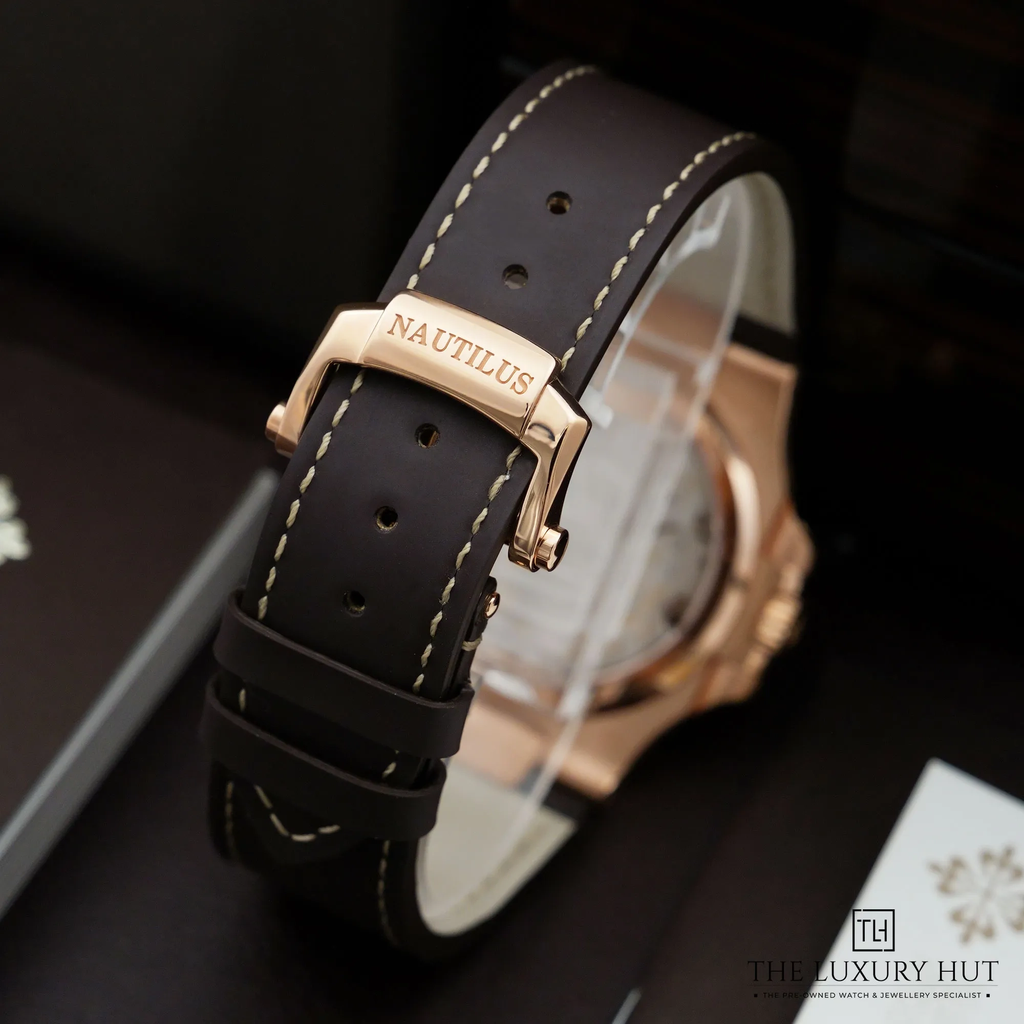2026/04/37b97da9-c931-4da2-a5e1-cad45f860466Patek_Philippe_Nautilus_Rose_Gold_Brown_52801-e.jpg.webp