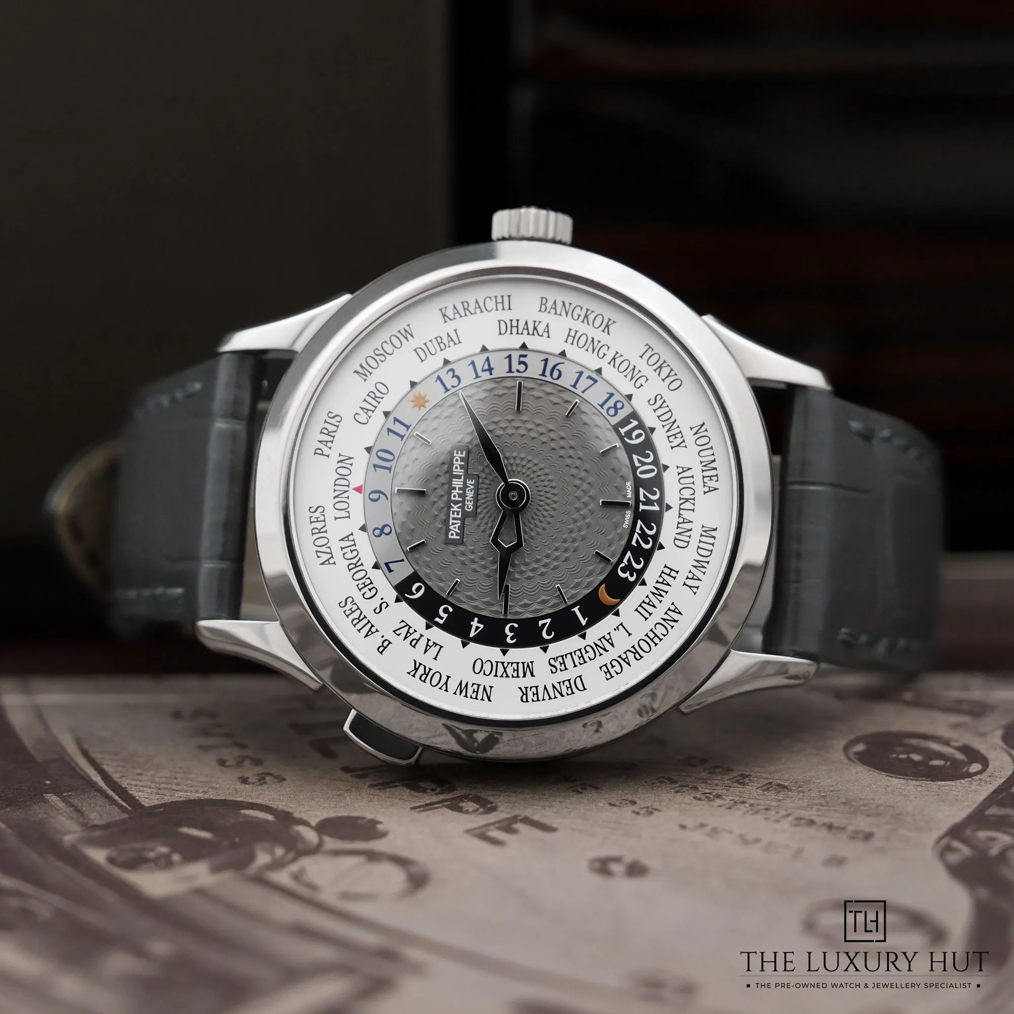 2026/04/492d9d87-b069-410d-b0ee-0ba6fad94005Patek_Philippe_World_Time_White_Gold_38.5_Grey_LB884-c.jpg.webp
