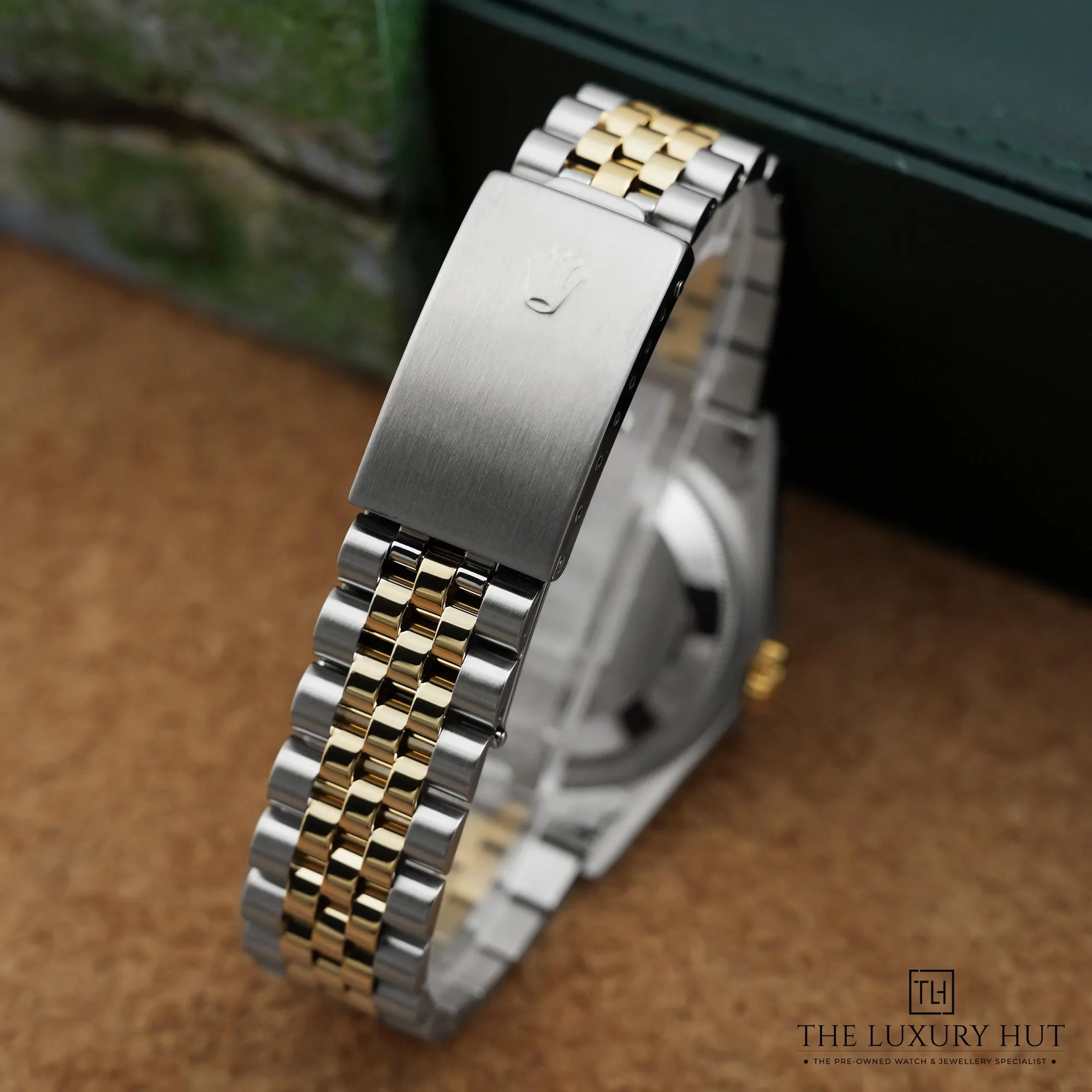 2026/04/4a33cf18-7f91-4f03-a1a9-e29203f2e87aRolex_Datejust_36_Steel_Gold_Champagne_Dial_52761-d.jpg.webp