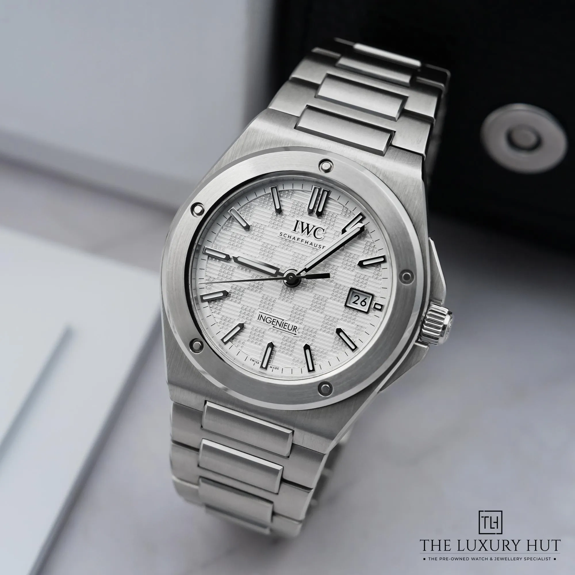 2026/04/5ca45f75-3b97-46ce-952c-e1fc40b5d6fcIWC_Ingenieur_Automatic_Steel_40mm_Silver_52913-b.jpg.webp