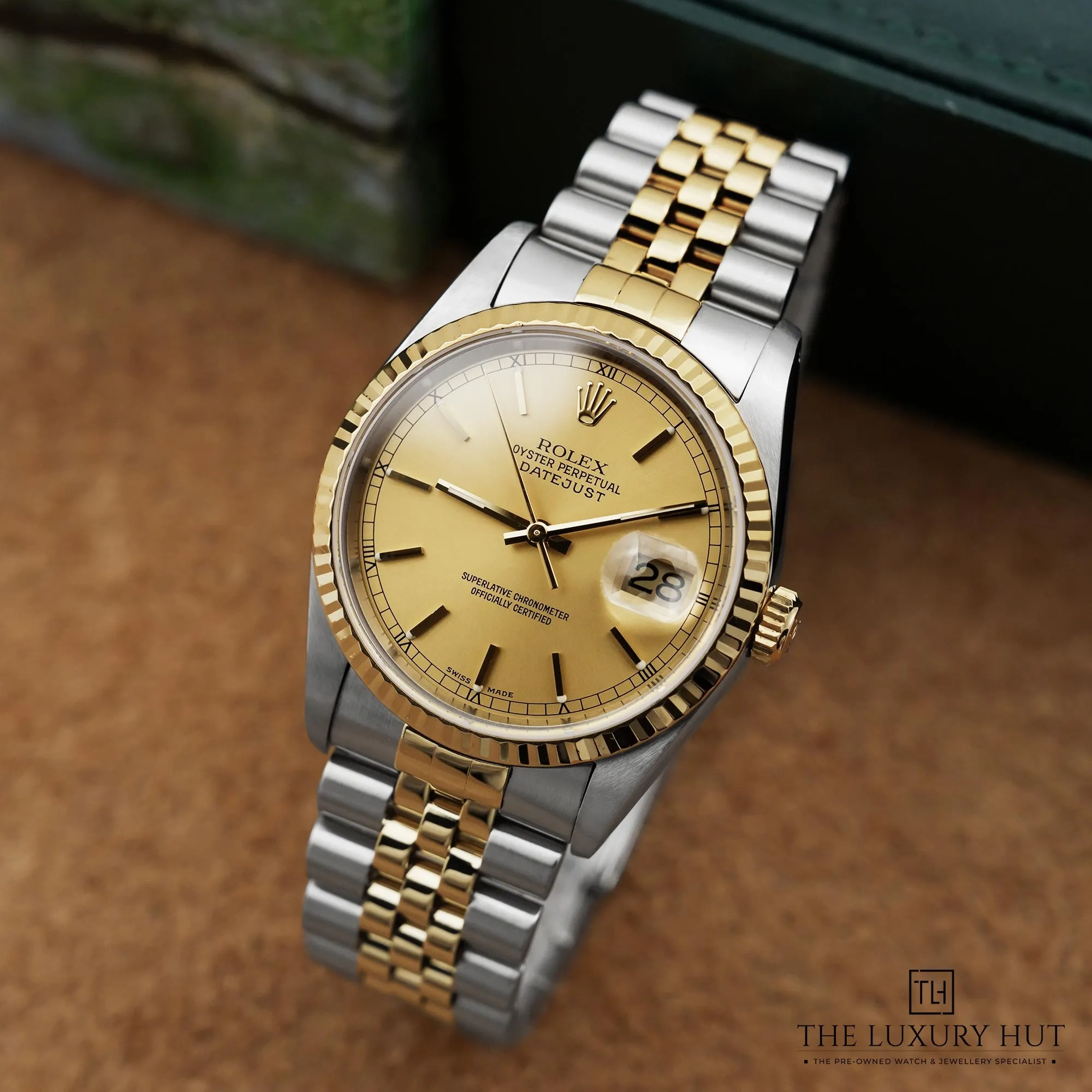 2026/04/60ac8366-77b9-42b1-a64f-3159ca7ba7b1Rolex_Datejust_36_Steel_Gold_Champagne_Dial_52761-b.jpg.webp