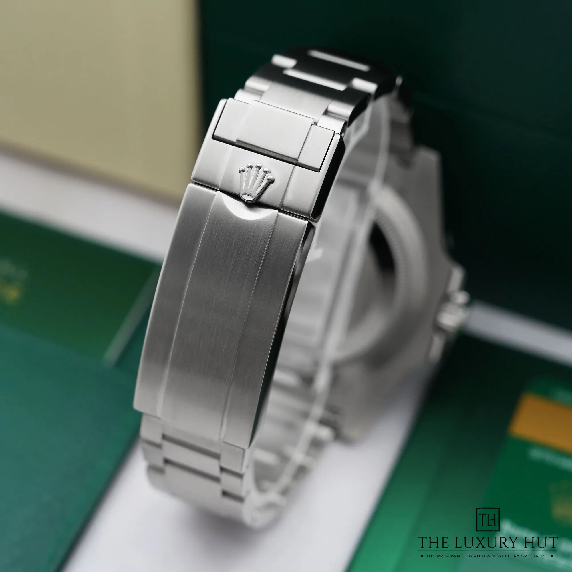 2026/04/67732cd7-87f3-4fd4-af58-ab4bdc706779Rolex_Submariner_HULK_Steel_40mm_Green_52800-e.jpg.webp