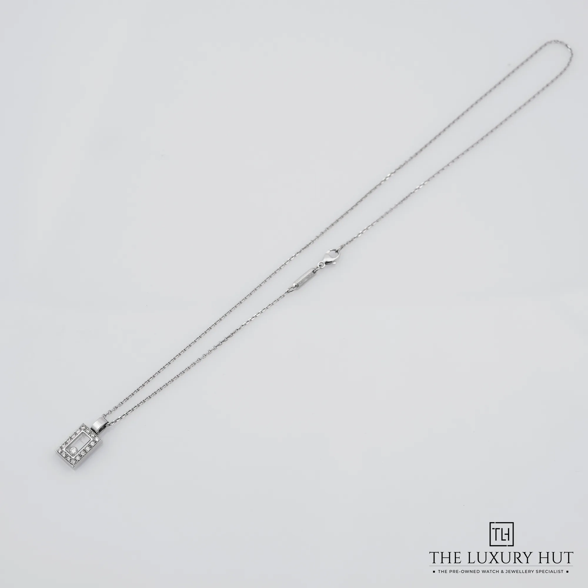2026/04/6b59b8a2-e926-41ed-9c25-ad952a8dead3Chopard_Happy_Diamond_Pendent_52861-c.jpg.webp