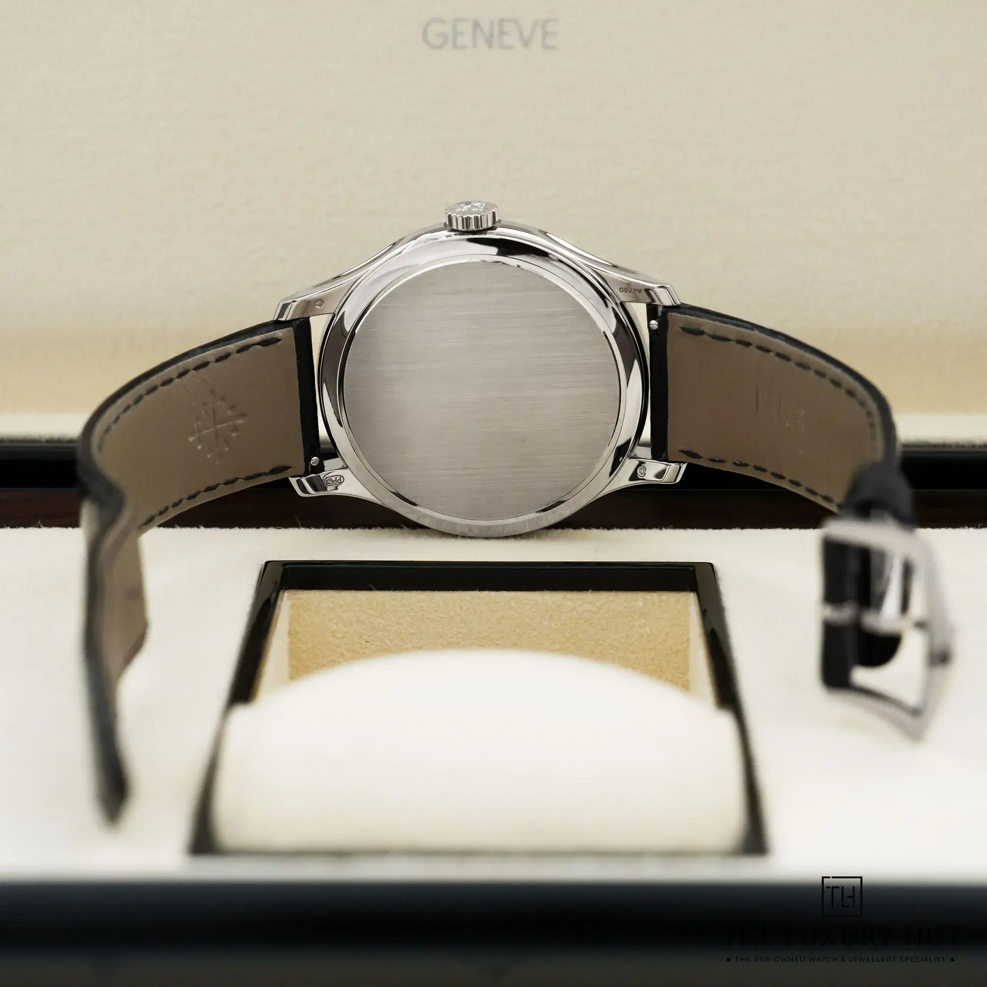 2026/04/6c9a9772-edc0-497b-b77c-fe6efa31d317Patek_Philippe_Calatrava_Black_5227G-010_52859-d.jpg.webp
