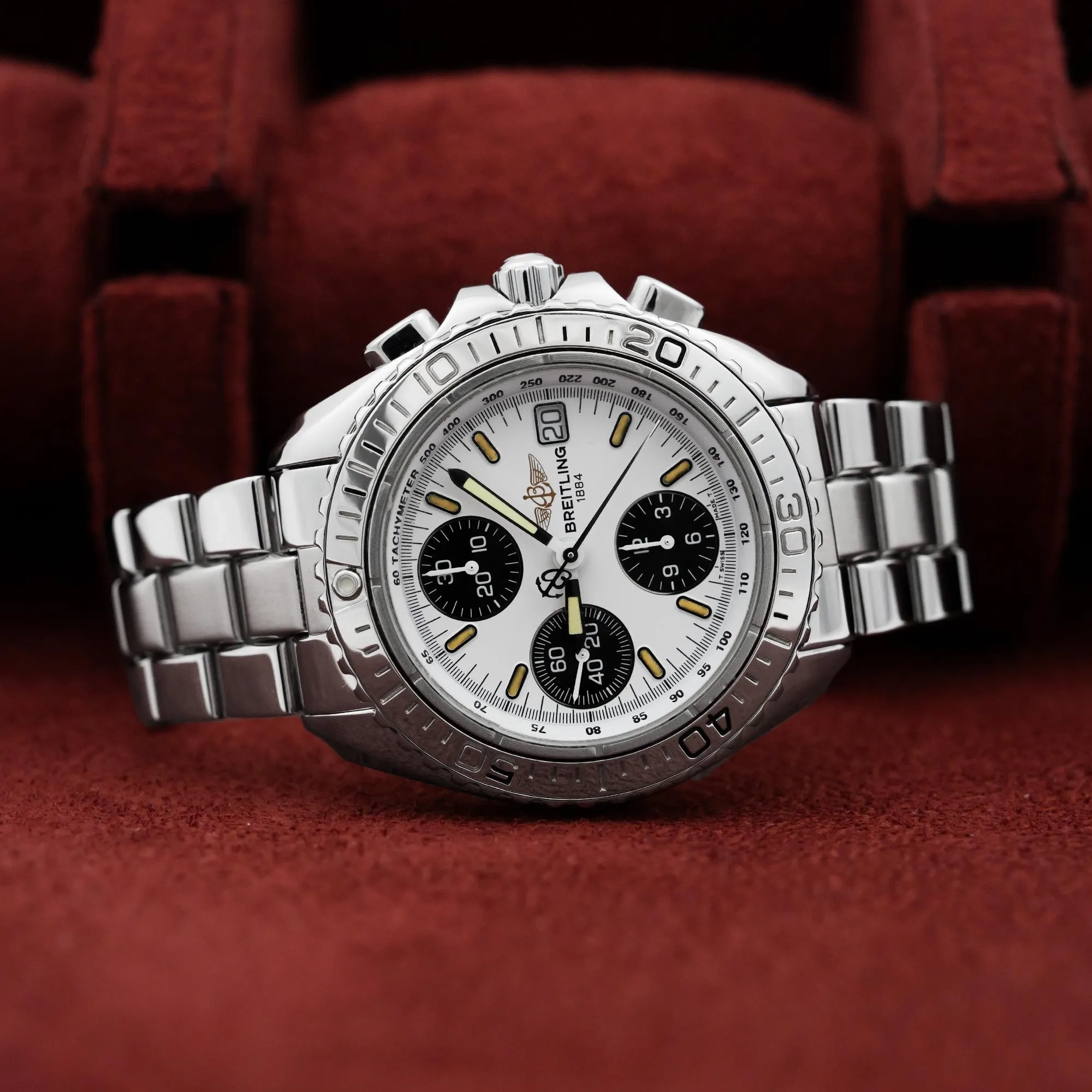 2026/04/74759cfa-0daa-4e29-a627-37314ef505cfBreitling_Shark_Chronograph_Steel_41_White_52828-c.jpg.webp