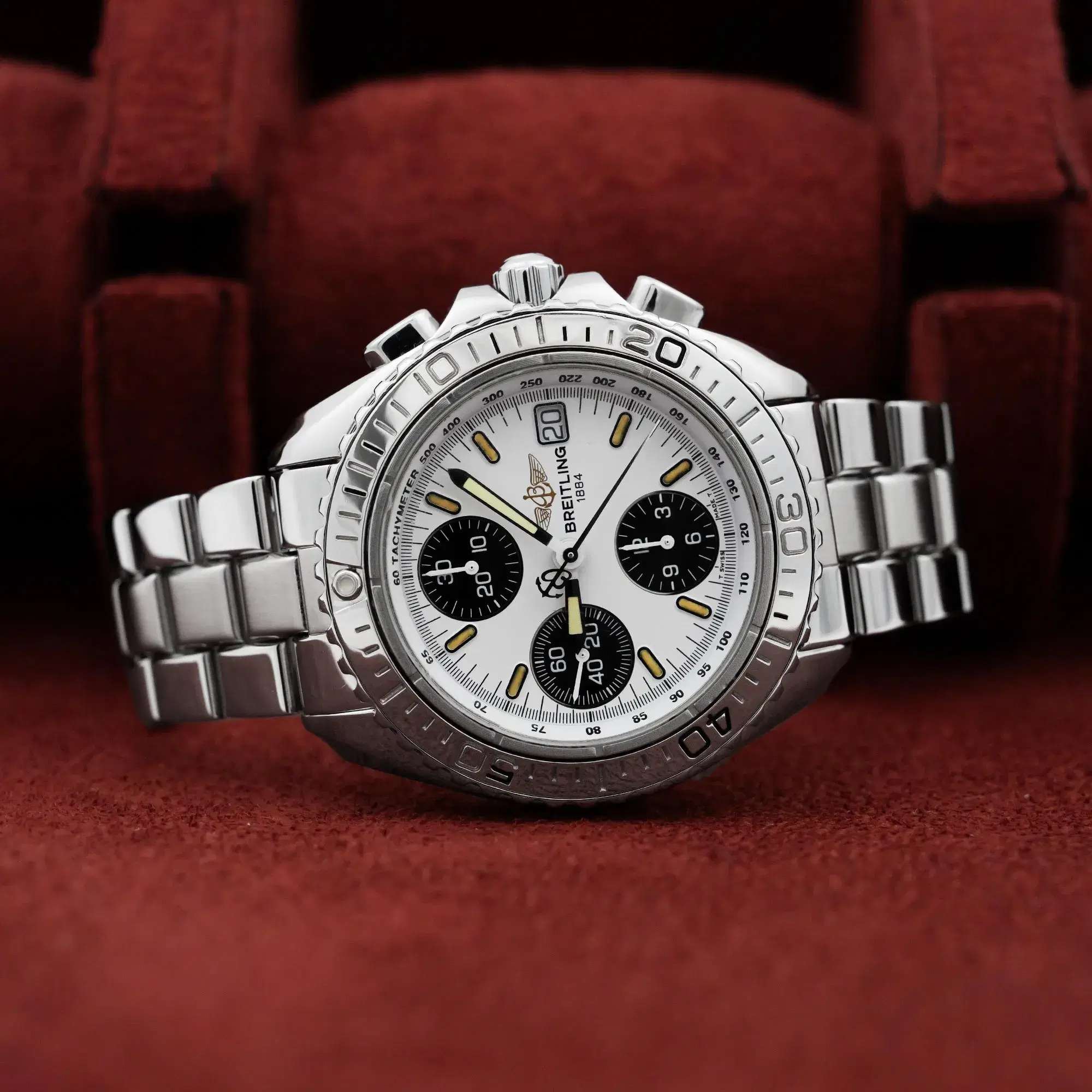 2026/04/74759cfa-0daa-4e29-a627-37314ef505cfBreitling_Shark_Chronograph_Steel_41_White_52828-c.jpg.webp