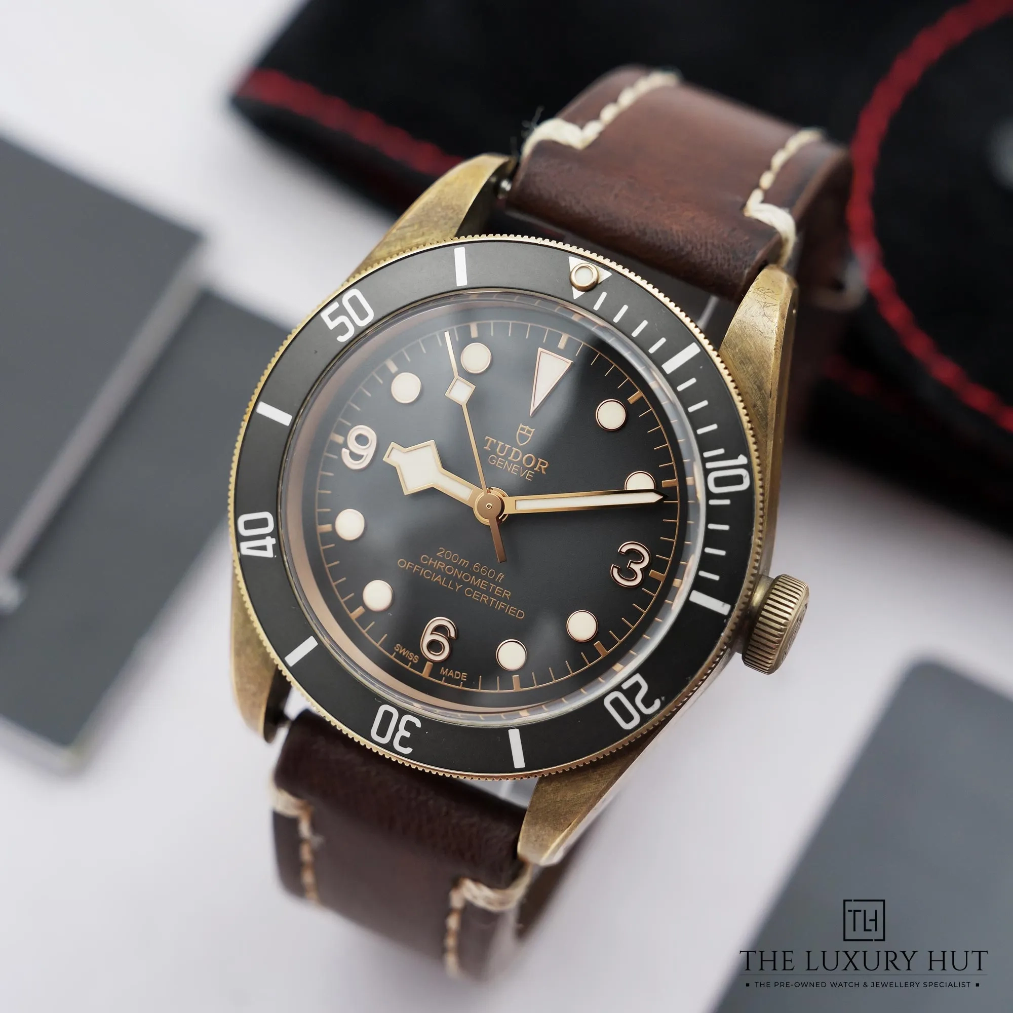 2026/04/753831f3-4b67-4e56-a98c-c8e5564a901fTudor_Black_Bay_Bronze_43mm_Grey_Dial_52875-b.jpg.webp