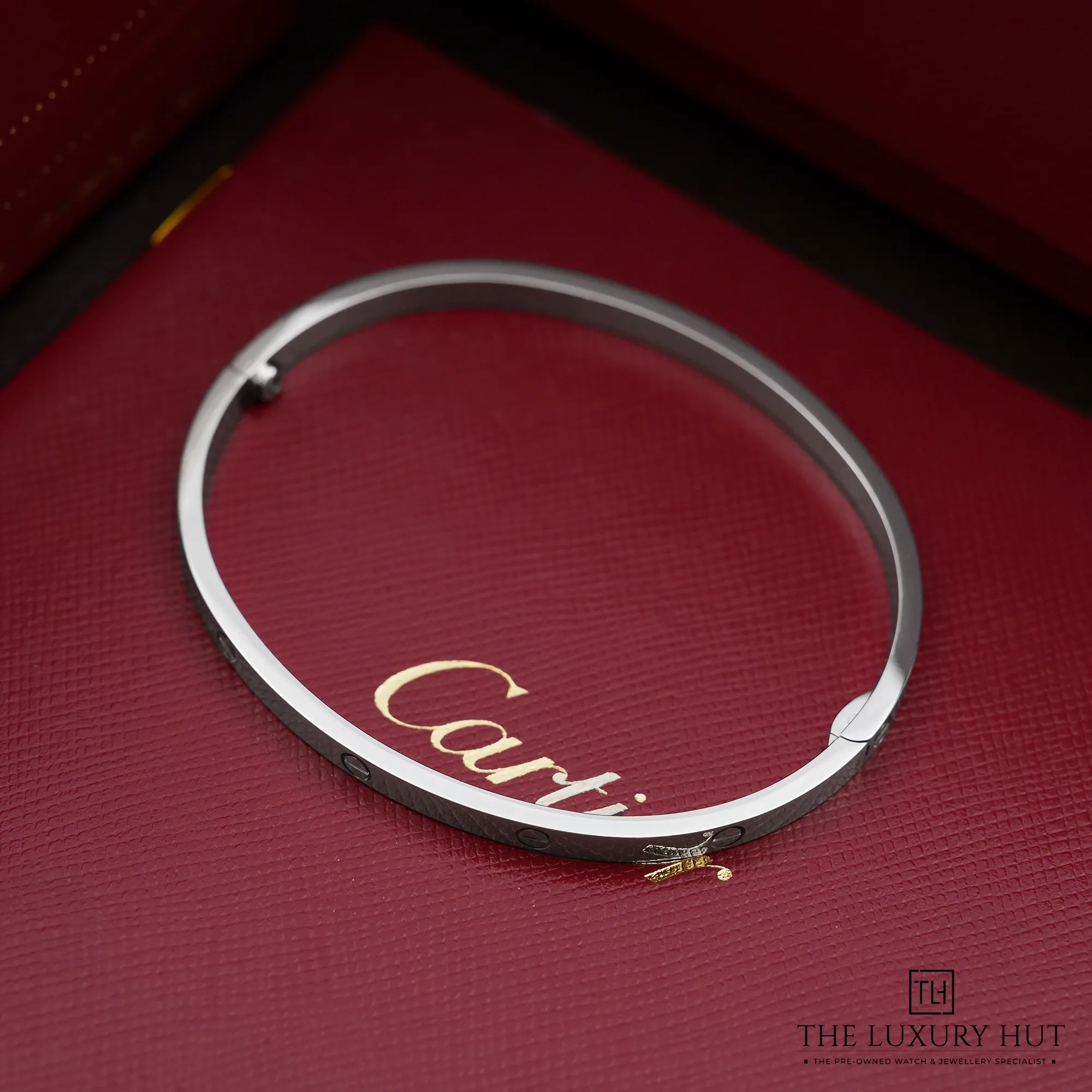 2026/04/7a7f0bca-f88a-42f9-bced-a55a8daacee1Cartier_LOVE_Bracelet_Small_White_Gold_52838-e.jpg.webp