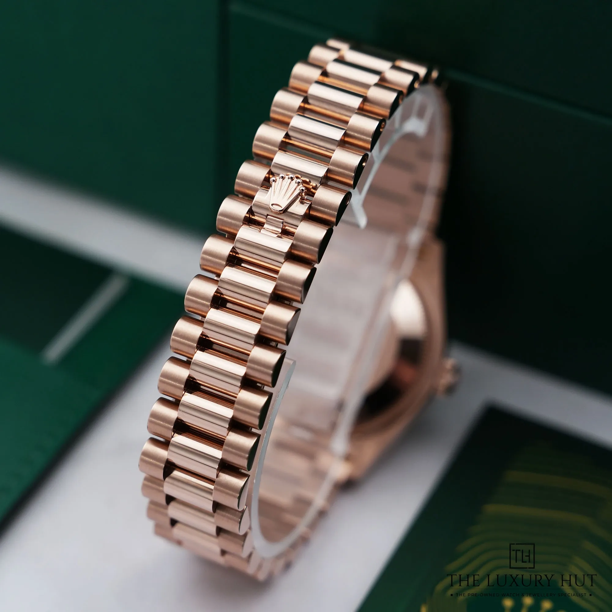 2026/04/7b536ba6-8eb7-435d-b25a-1c2086705e0bRolex_Datejust_31_MOP_Diamond_Dial_52852-e.jpg.webp