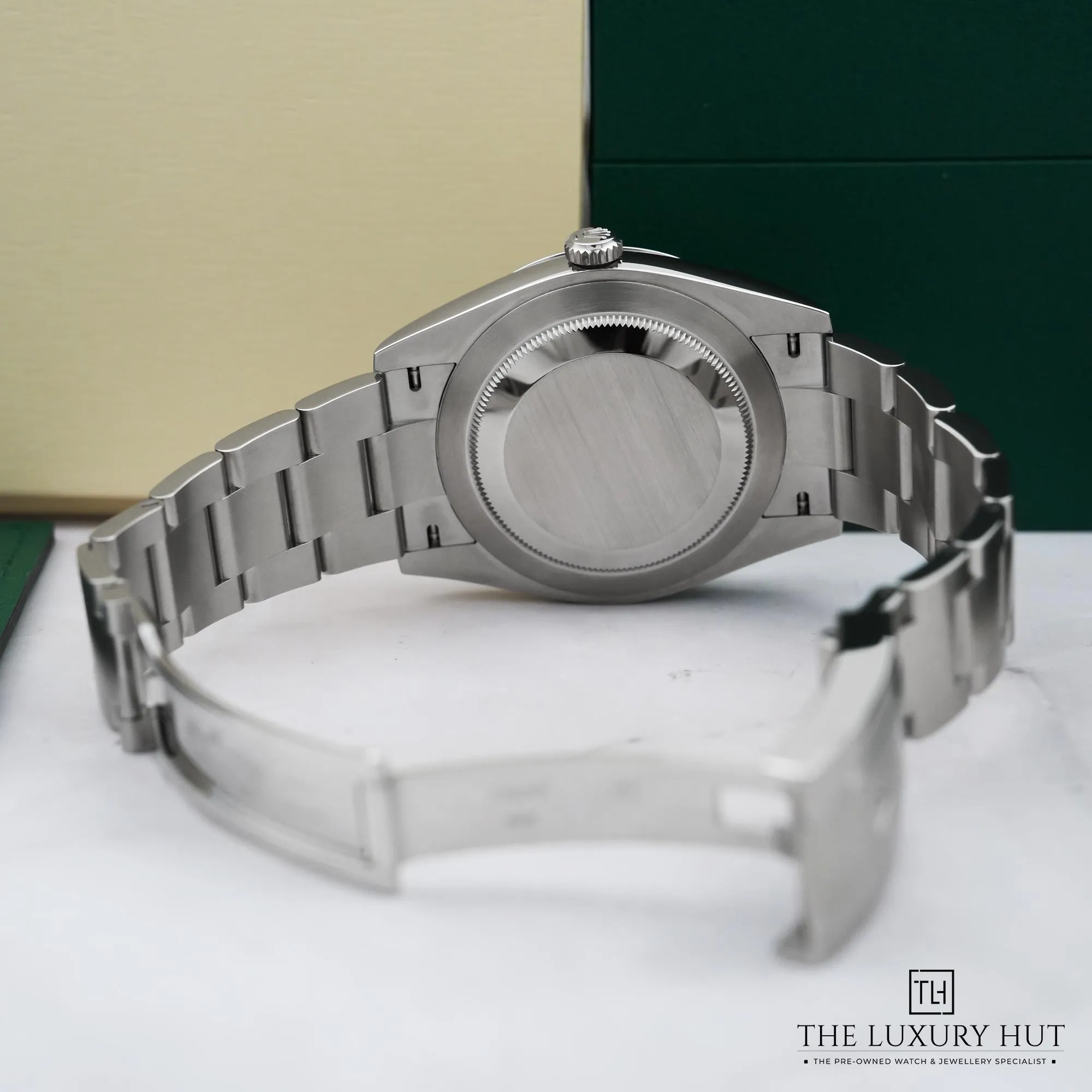 2026/04/81c313eb-613a-4c84-9f6b-669801e26ca8Rolex_Oyster_Perpetual_41_Steel_Silver_Dial_52870-d.jpg.webp