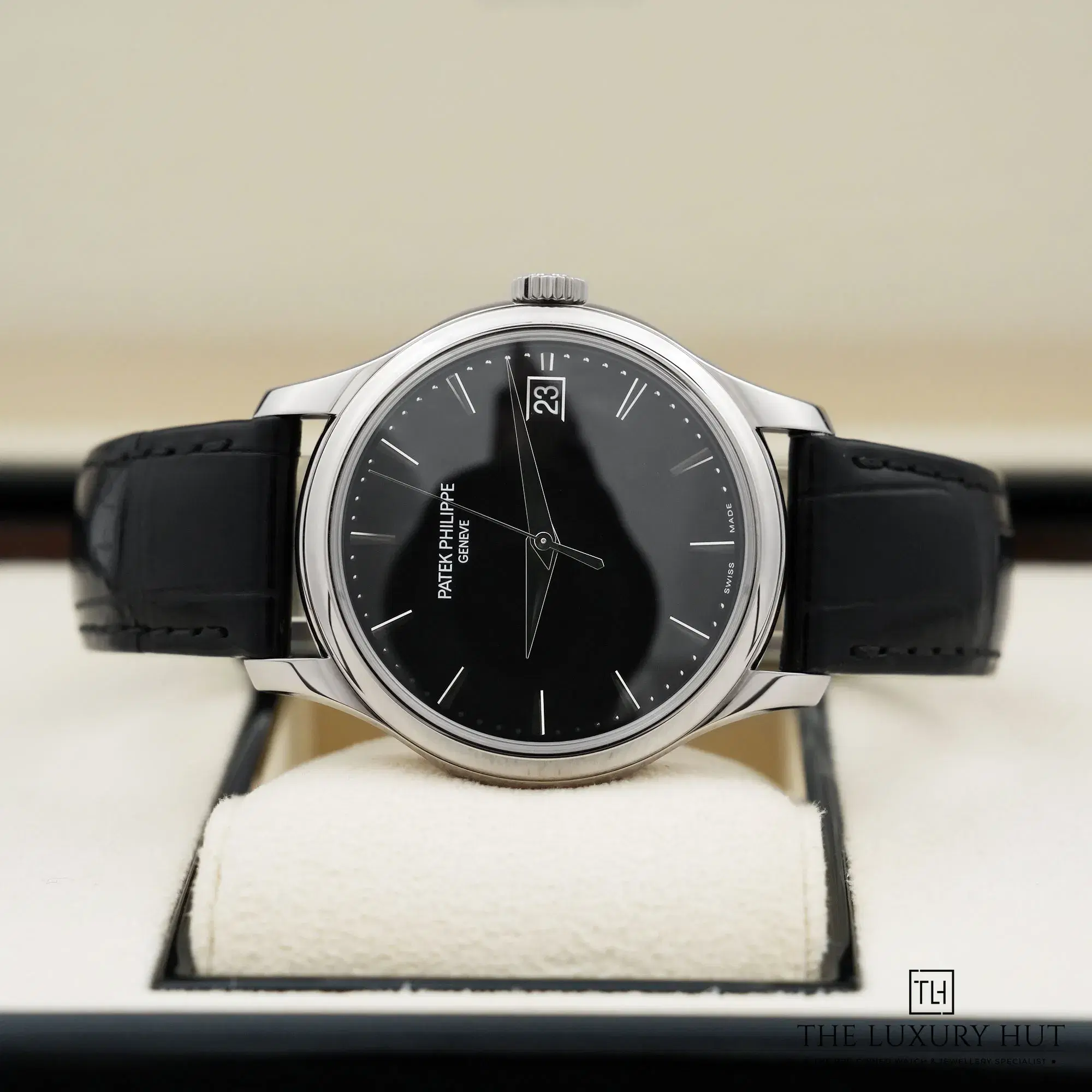 2026/04/8a83ba6f-69b0-472e-9008-bb99ad7635f9Patek_Philippe_Calatrava_Black_5227G-010_52859-c.jpg.webp