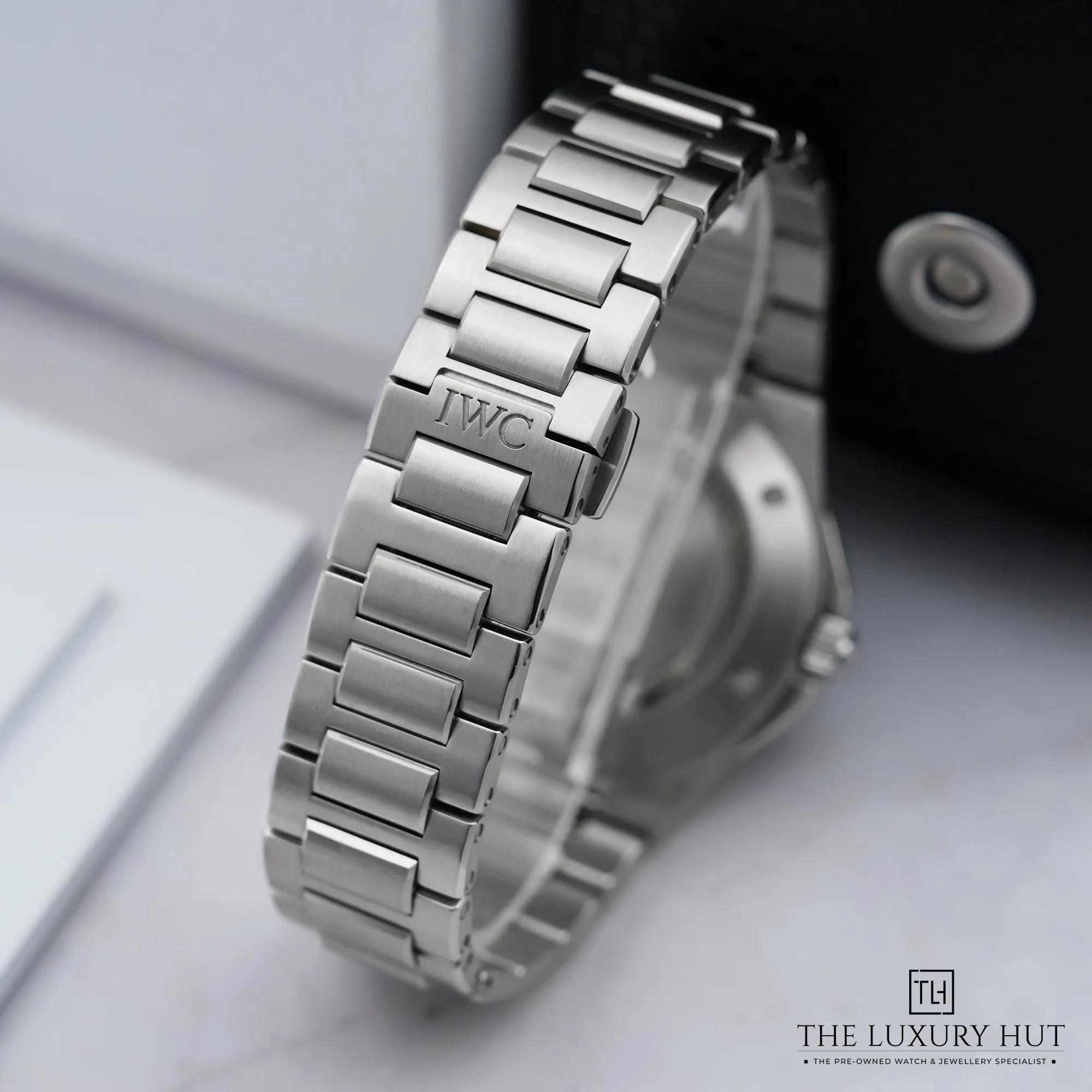 2026/04/8f341818-391e-4bd2-8476-a832100d0845IWC_Ingenieur_Automatic_Steel_40mm_Silver_52913-e.jpg.webp