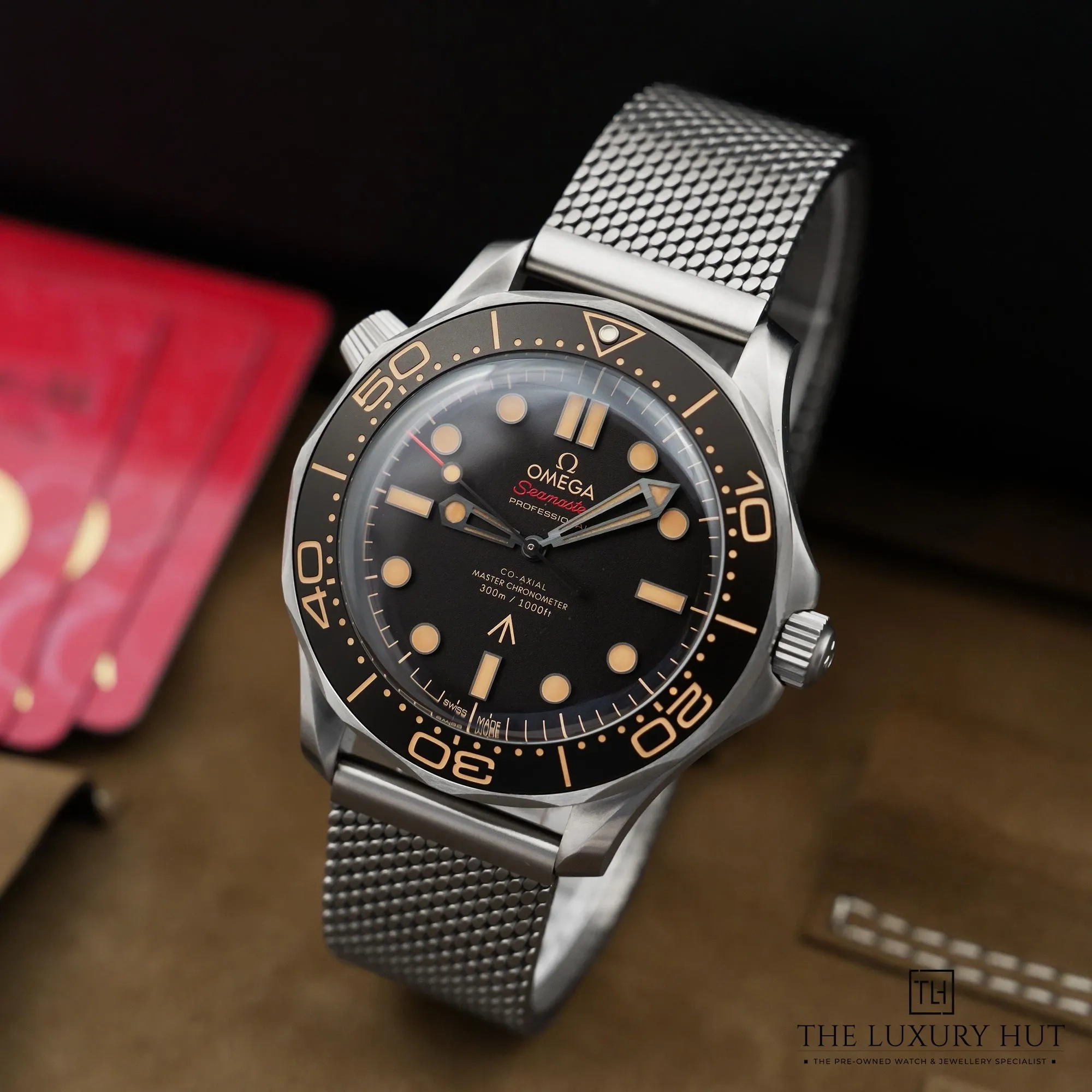 2026/04/93dca411-399e-4e5e-aaaa-4274f5750946Omega_Seamaster_Diver_300M_James_Bond_Edition_52919-b.jpg.webp