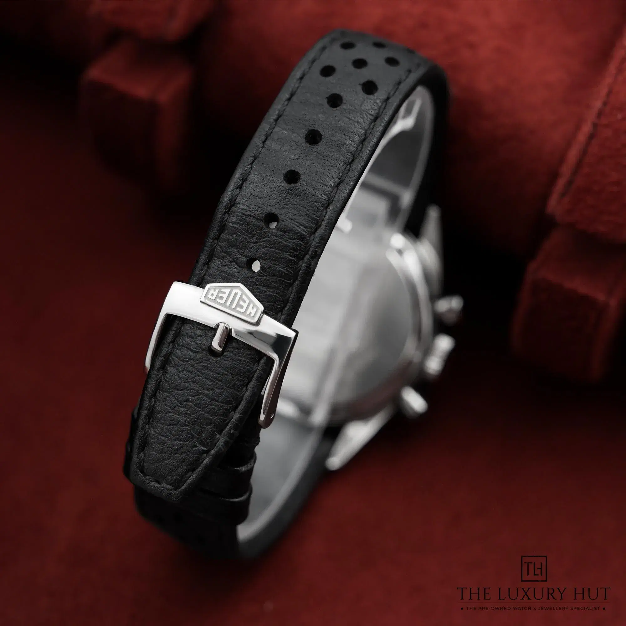 2026/04/9c09d2e0-70b2-4064-884d-e630a53efe67TAG_Heuer_Carrera_Re-Edition_Chronograph_52845-e.jpg.webp