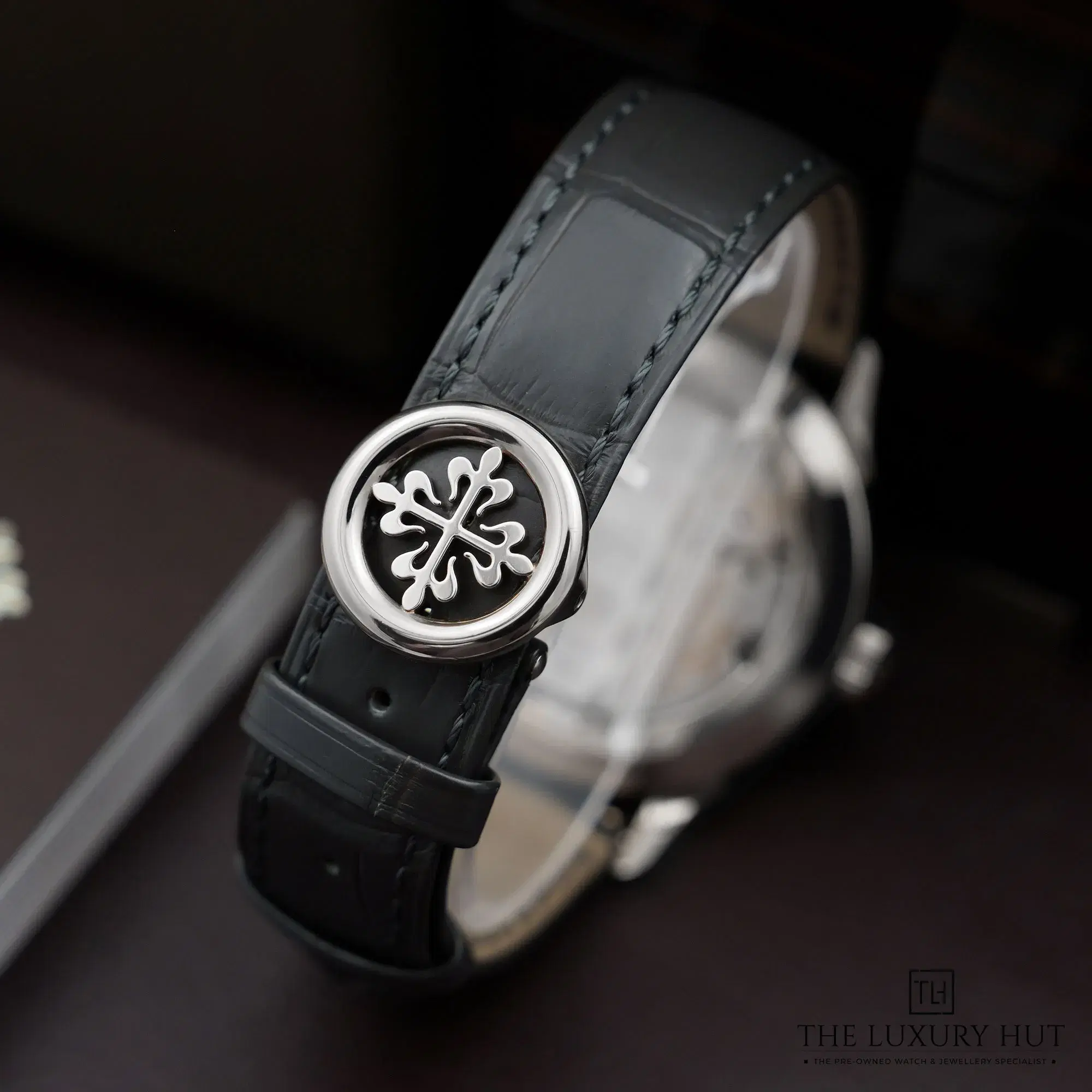 2026/04/a0dcbe46-c37a-418a-bb3e-e3d6c8acd0c6Patek_Philippe_World_Time_White_Gold_38.5_Grey_LB884-e.jpg.webp