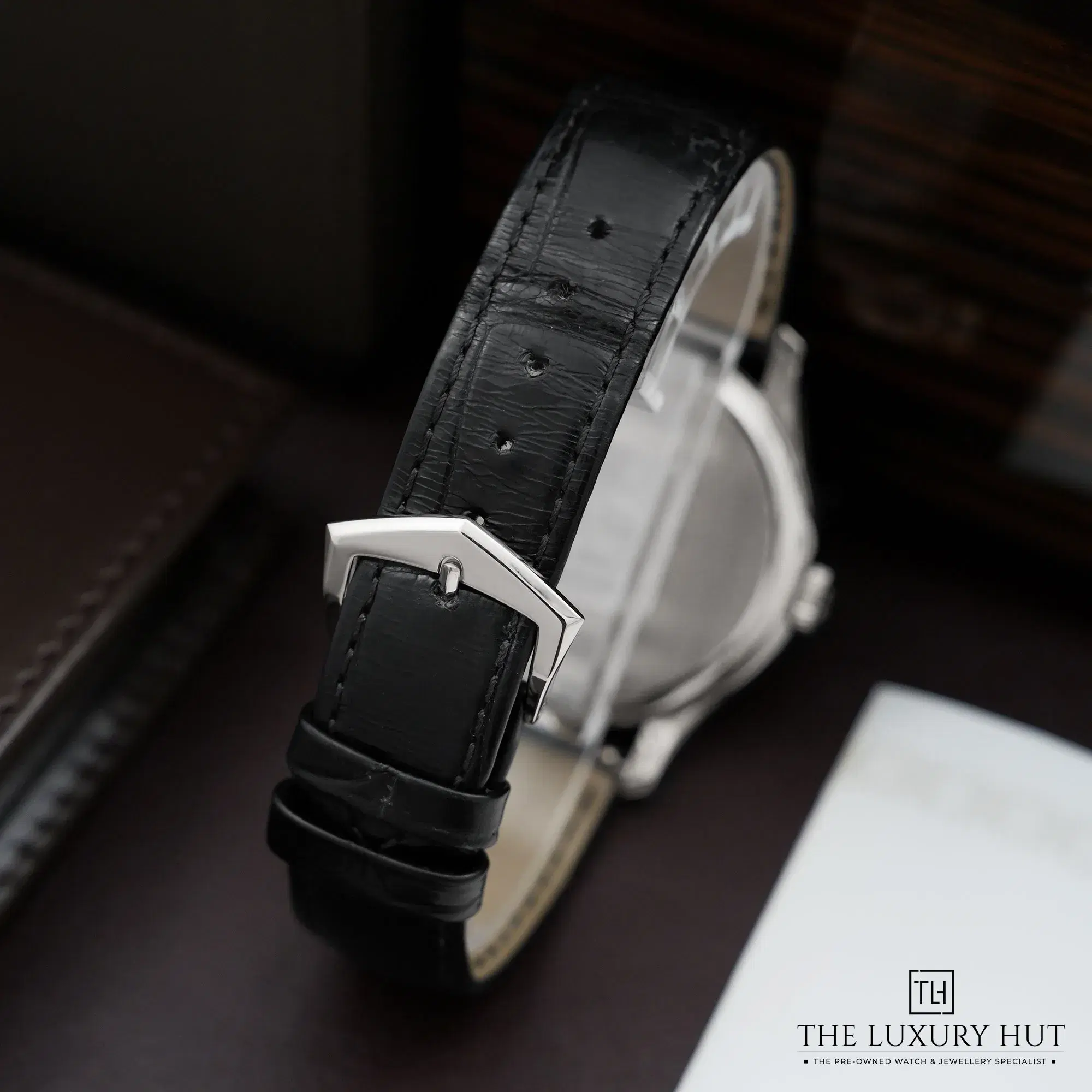 2026/04/b18b6a64-08cb-4191-903f-2e7fbccb8184Patek_Philippe_Calatrava_Black_5227G-010_52859-f.jpg.webp