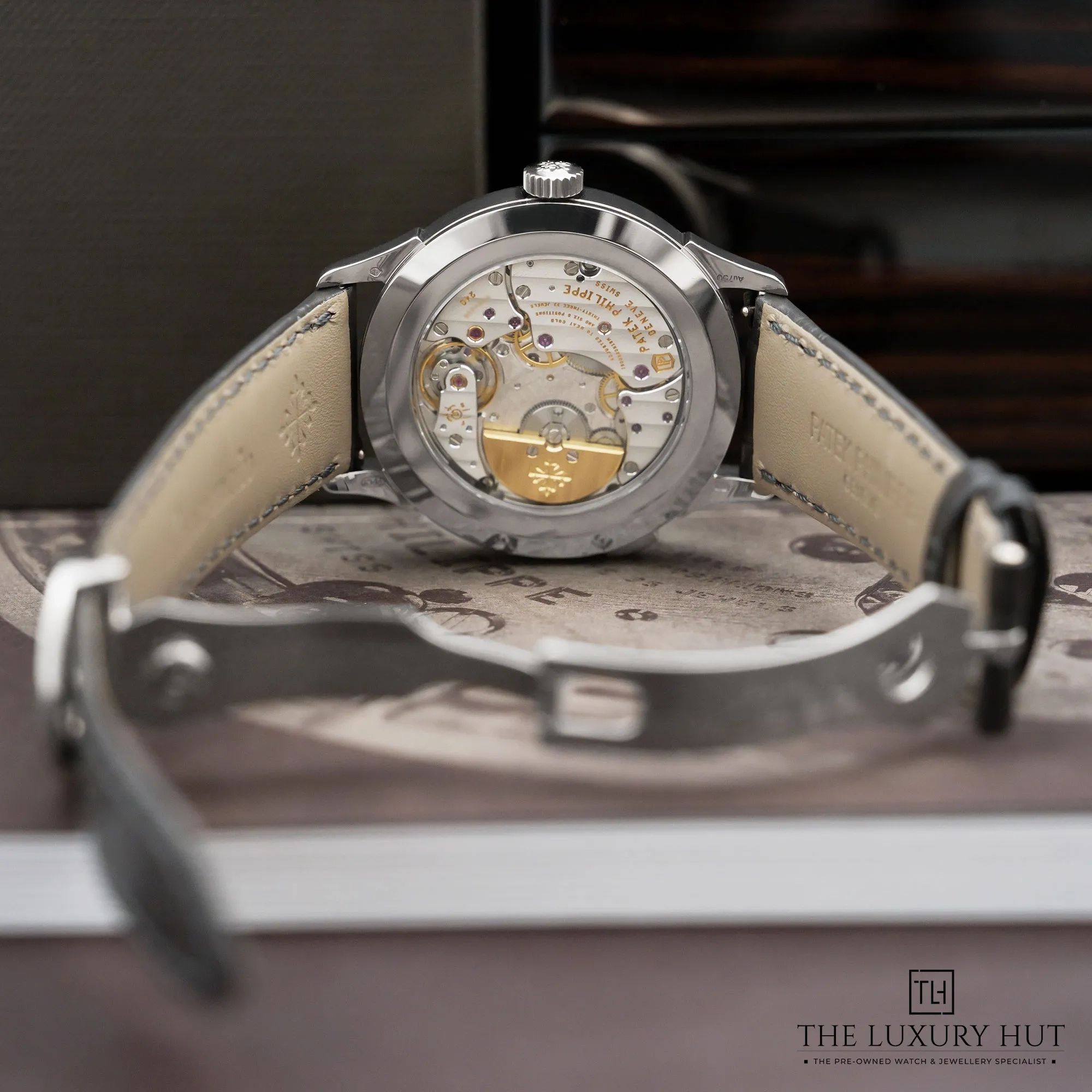 2026/04/d42e9496-74f5-4f73-8b4d-73a8ba4b56baPatek_Philippe_World_Time_White_Gold_38.5_Grey_LB884-d.jpg.webp