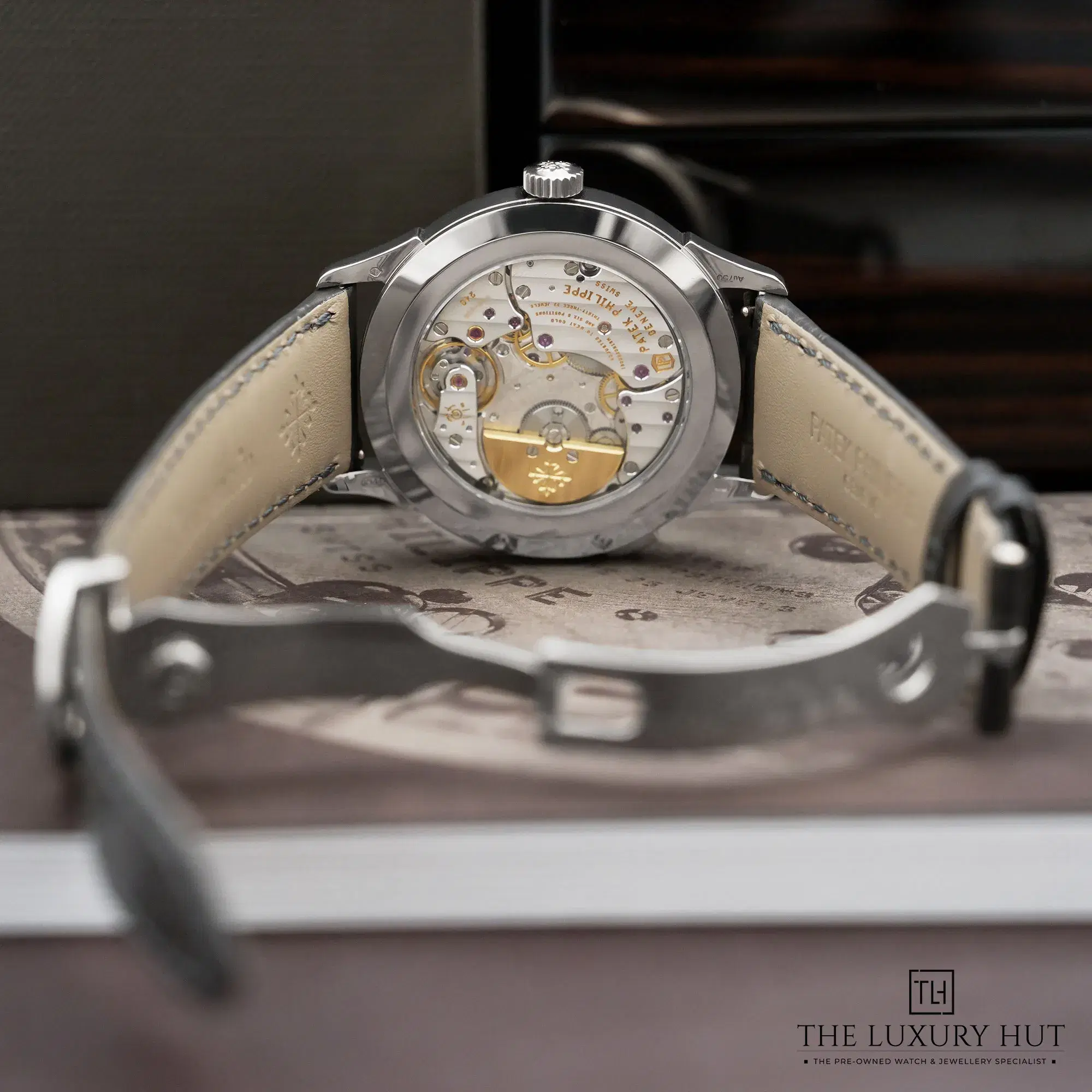 2026/04/d42e9496-74f5-4f73-8b4d-73a8ba4b56baPatek_Philippe_World_Time_White_Gold_38.5_Grey_LB884-d.jpg.webp