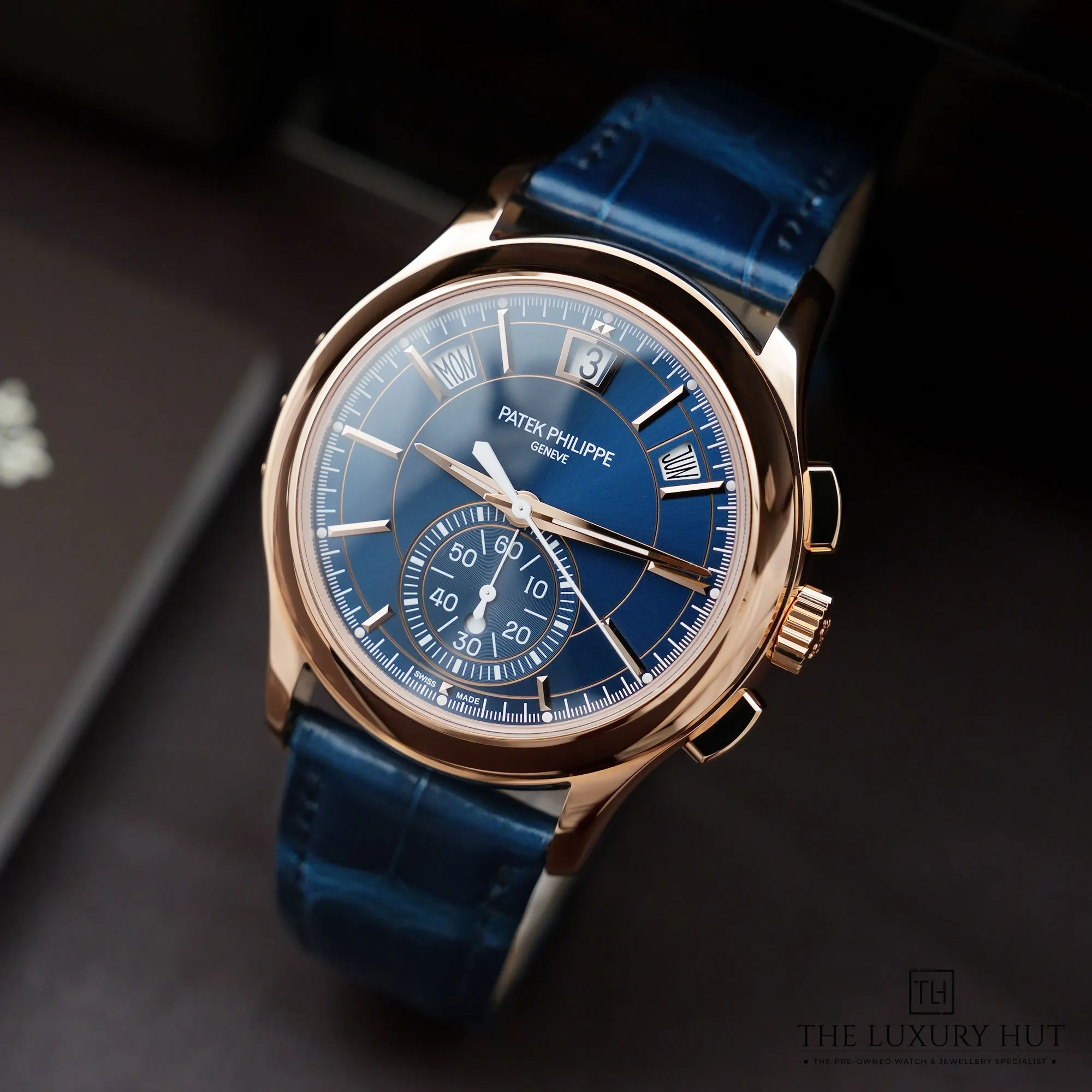 2026/04/d8763f6a-a724-41dd-9e15-93a3d11e86c8Patek_Philippe_Complications_Rose_Gold_Blue_52911b.jpg.webp