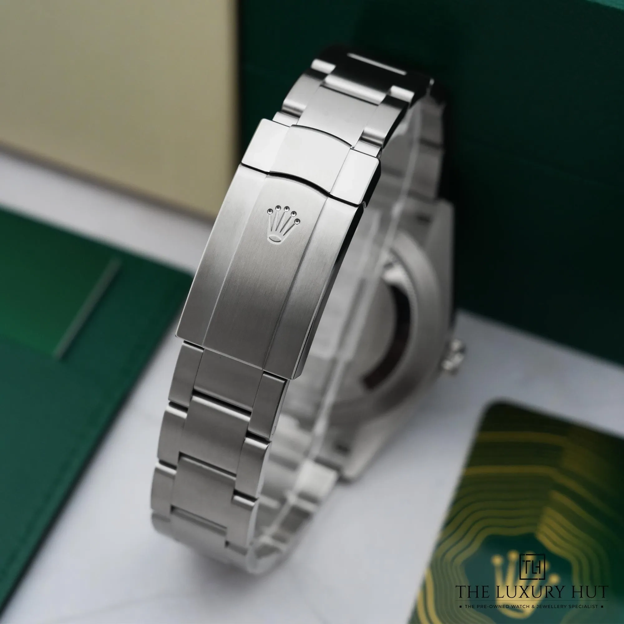 2026/04/df0bfeea-4205-4524-a5ed-f50b0252ea4dRolex_Oyster_Perpetual_41_Steel_Silver_Dial_52870-e.jpg.webp