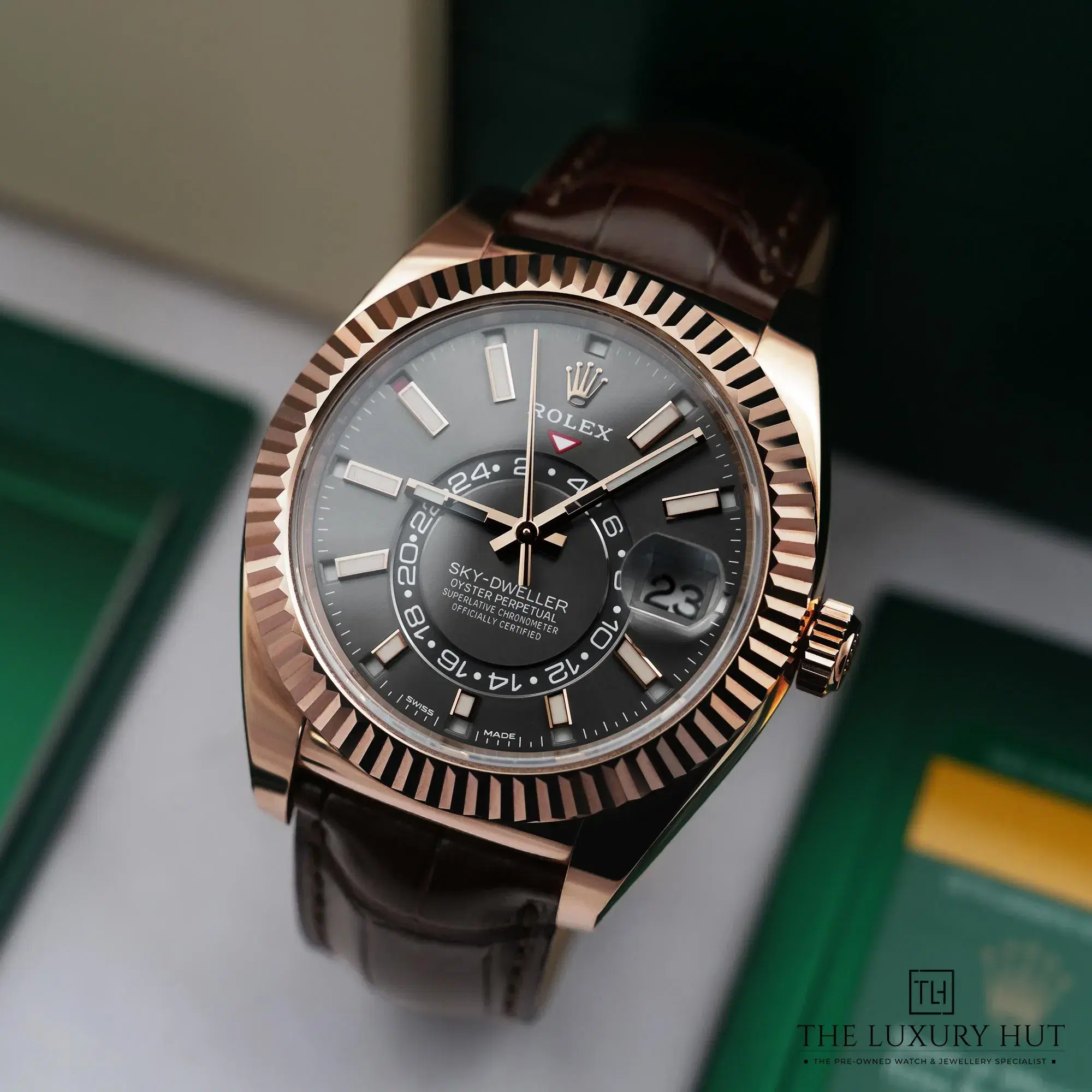2026/04/e2ab8c6b-bd04-49a3-a659-0d257c21d150Rolex_Sky-Dweller_Everose_Gold_Dark_Rhodium_Update_52899-b.jpg.webp