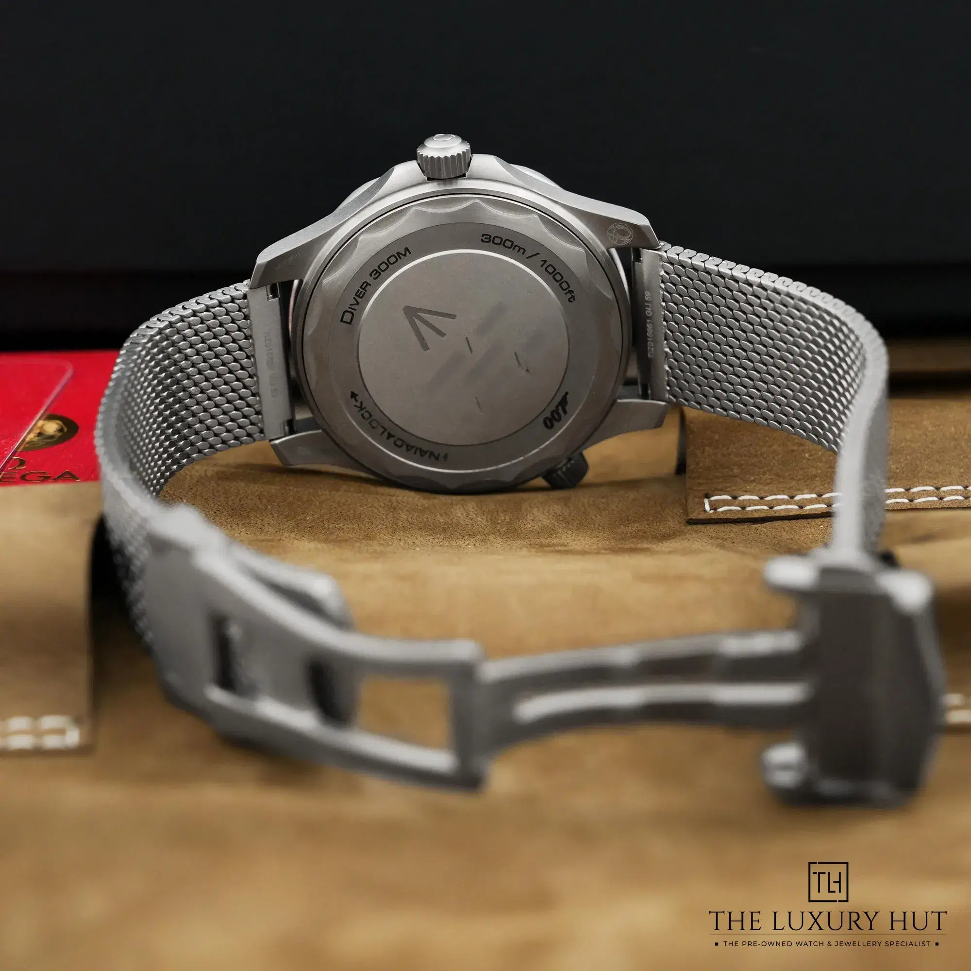 2026/04/ff46be1e-1d22-4973-8b10-6ffe5cac6c31Omega_Seamaster_Diver_300M_James_Bond_Edition_52919-d.jpg.webp