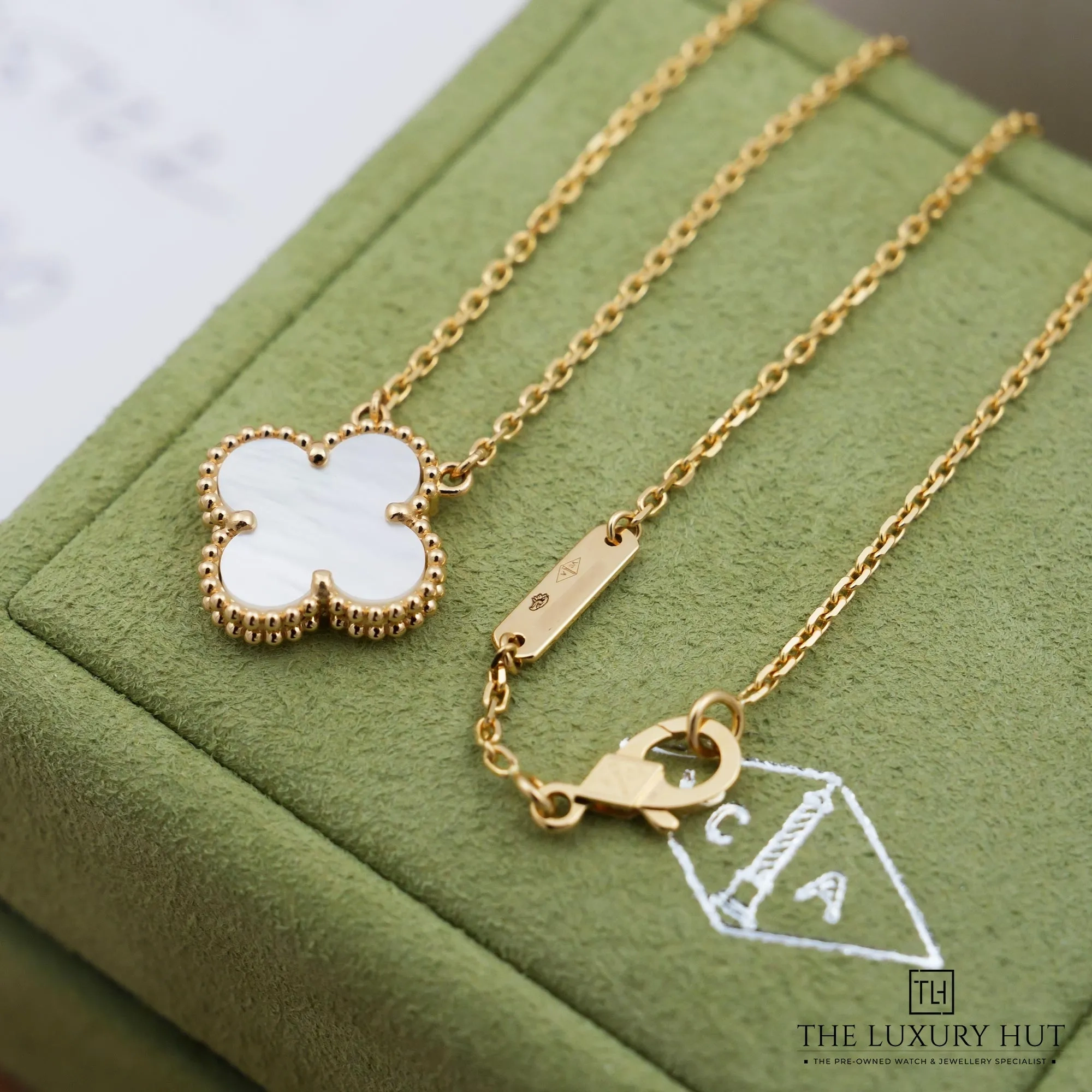 2026/05/0029e32f-1b9c-43ca-973b-d9ae53a625ceVan_Cleef_Arpels_Vintage_Alhambra_MOP_Pendant_52960-d.jpg.webp