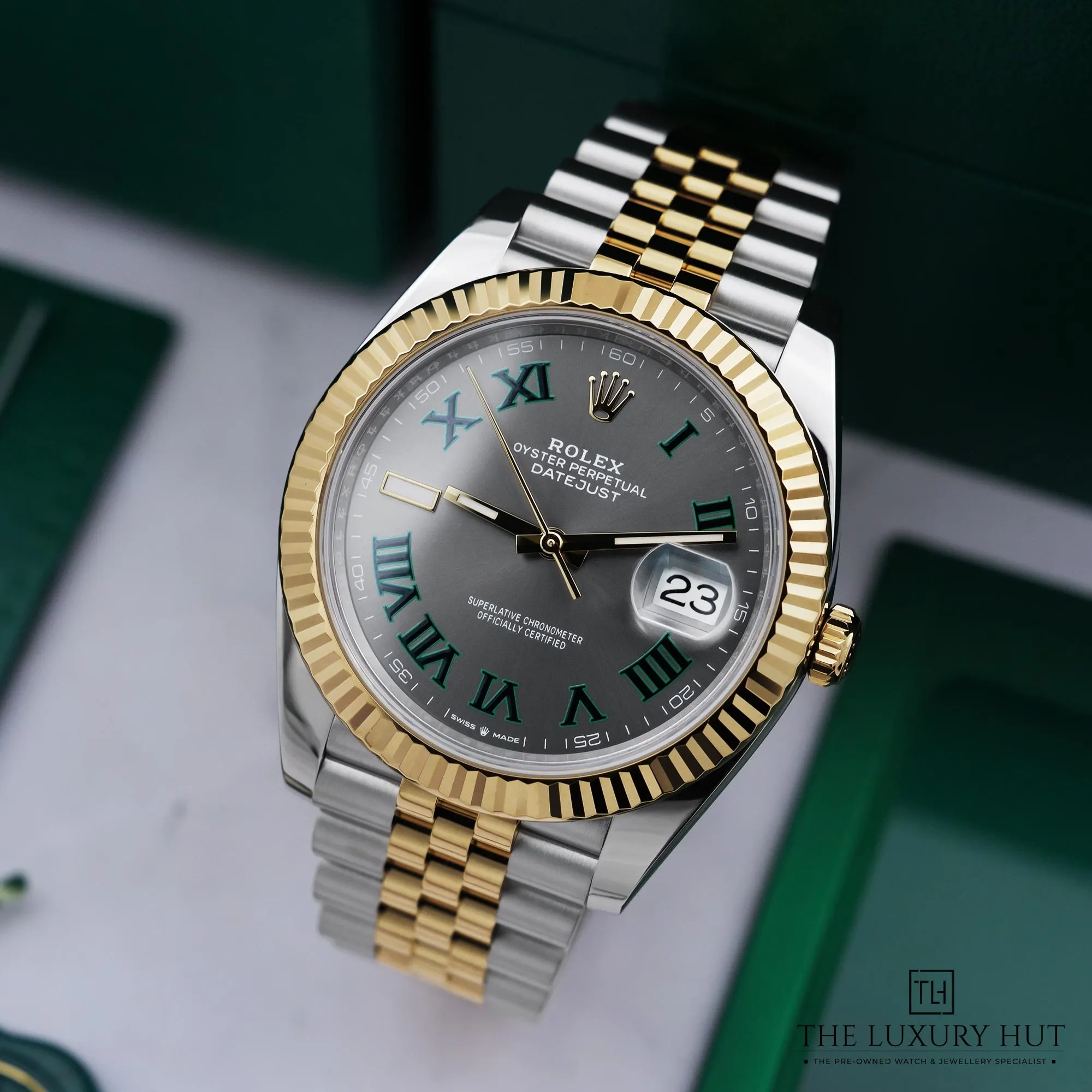 2026/05/04f930c7-aa2a-4222-bab1-72a3ac805bbeRolex_Datejust_41_Steel_Gold_Grey_Wimbledon_52927-b.jpg.webp