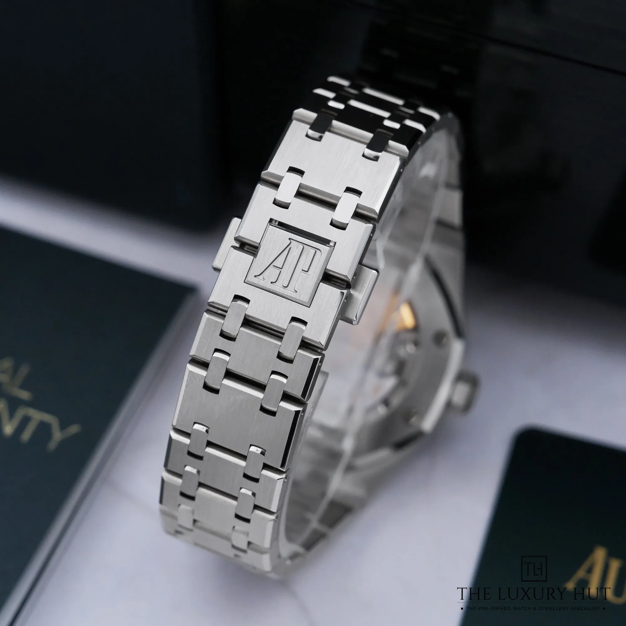 2026/05/1171fb2f-06ff-40d1-b7d0-57b29addc916Audemars_Piguet_Royal_Oak_Steel_37_Grande_Dial_52961-e.jpg.webp