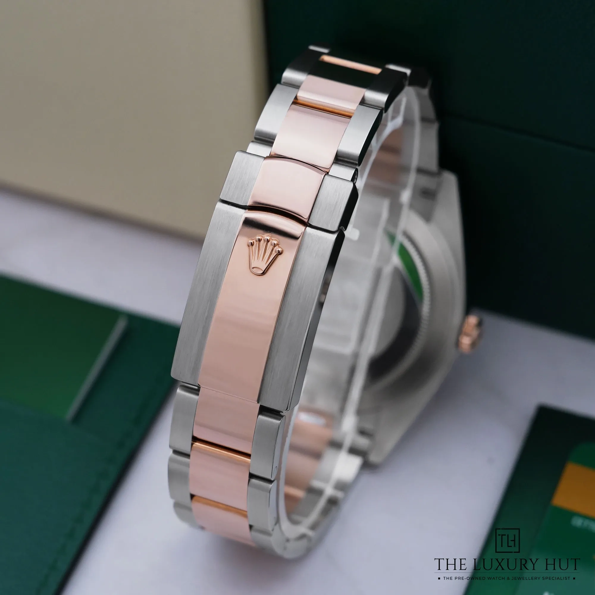 2026/05/15a1b59a-0184-4ca7-9307-a972a05a1a22Rolex_Datejust_Steel_Gold_41mm_Chocolate_Diamond_52930-ee.jpg.webp