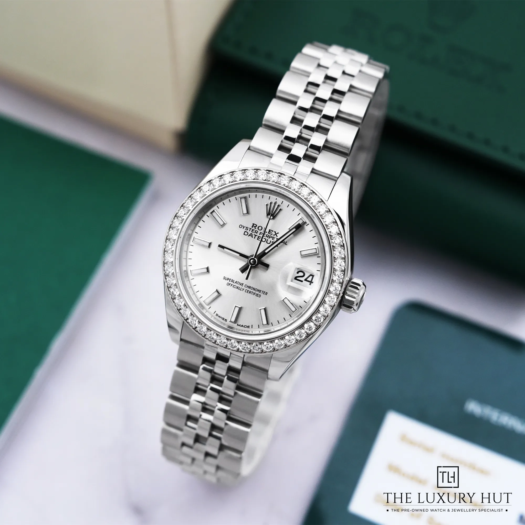 2026/05/1c901aee-8d5c-4ed4-a2a8-aa0ea0d89cd8Rolex_Lady-Datejust_Steel_White_Gold_Diamonds_Silver_52885-b.jpg.webp