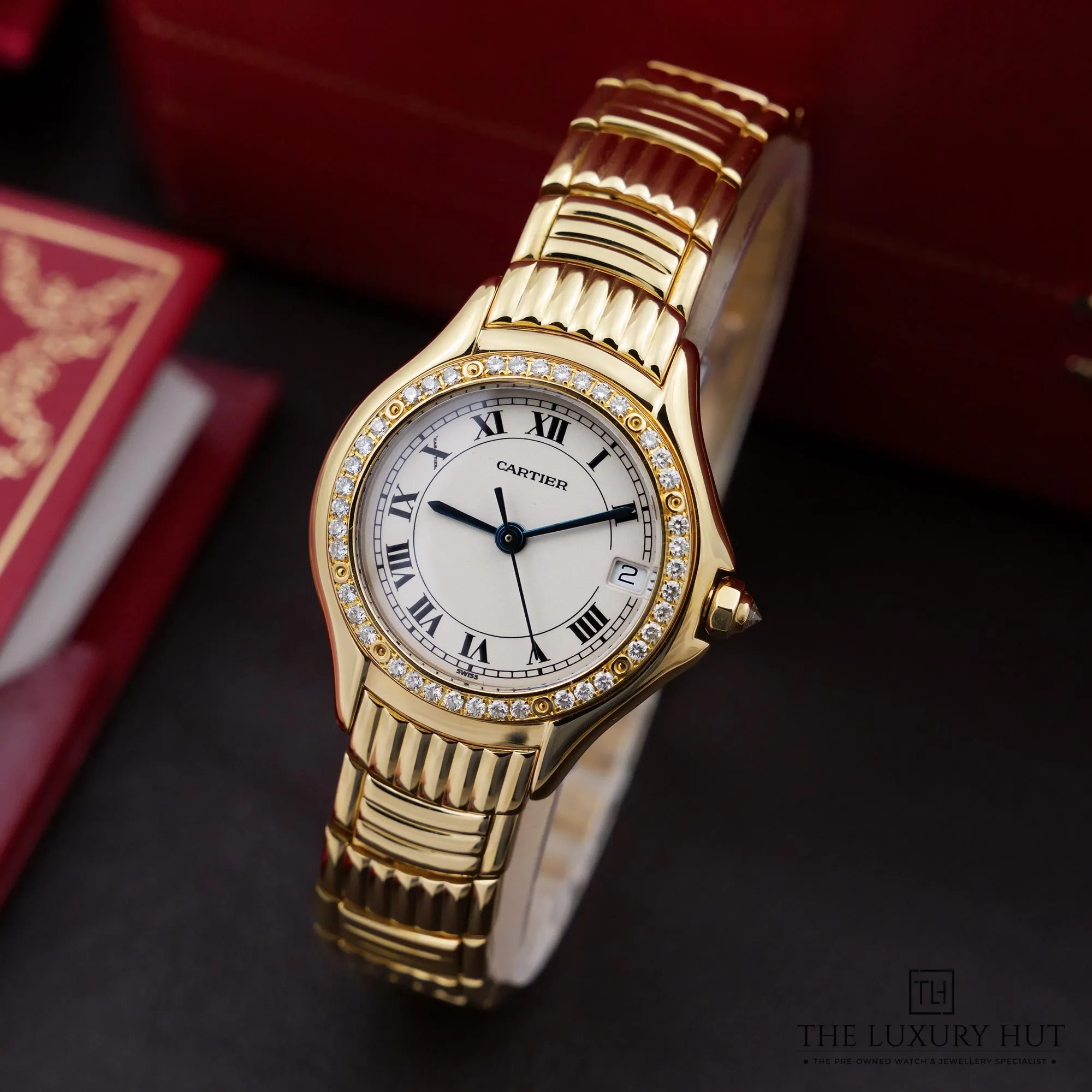 2026/05/2ae4bea3-5ba0-465a-8502-3ac1ce6946b9Cartier_Cougar_Yellow_Gold_26mm_White_Roman_LB890-b.jpg.webp