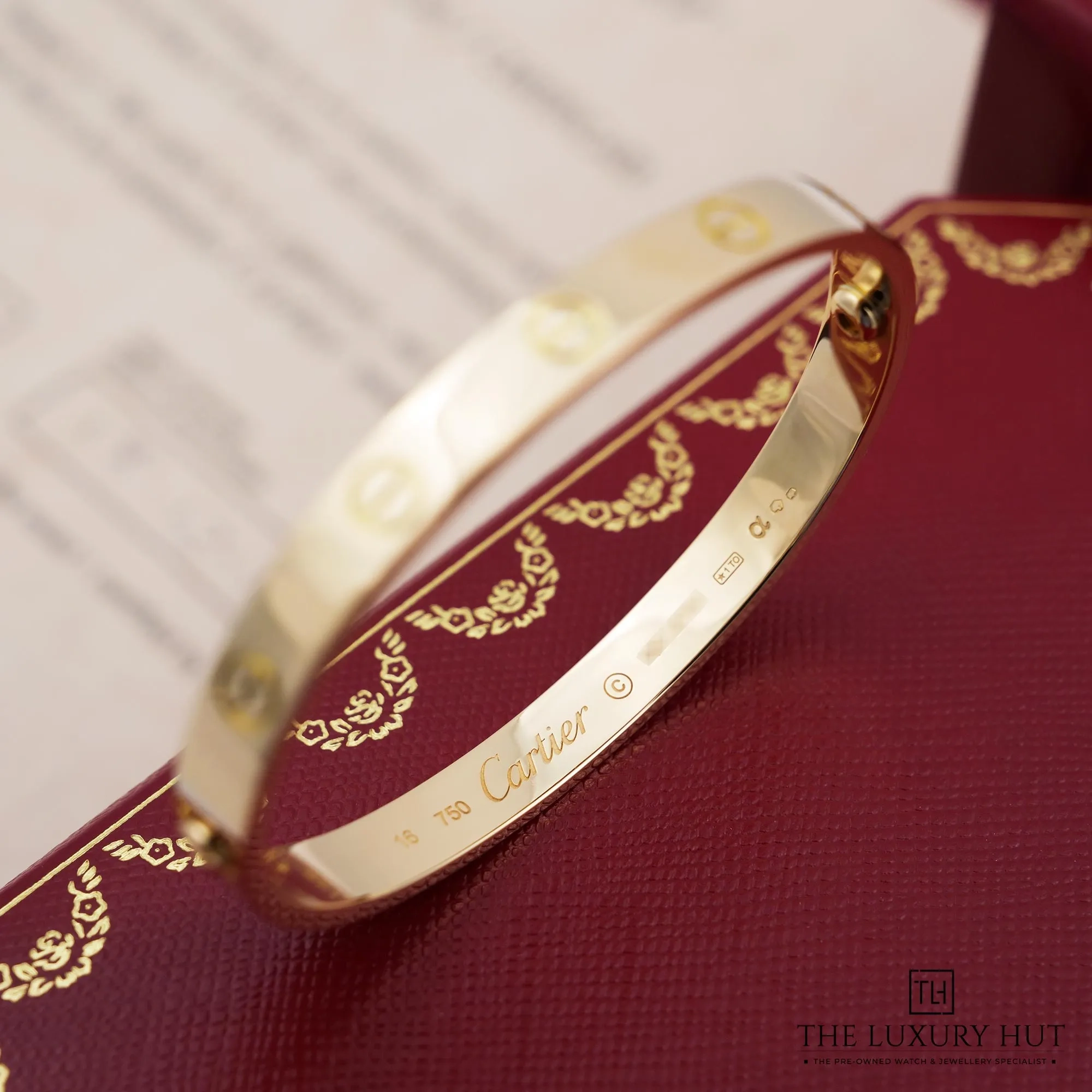 2026/05/2b82f8a5-d9bf-4ef1-9346-0cca5e20361eCartier_Yellow_Gold_LOVE_Bangle_Classic_52974-c.jpg.webp