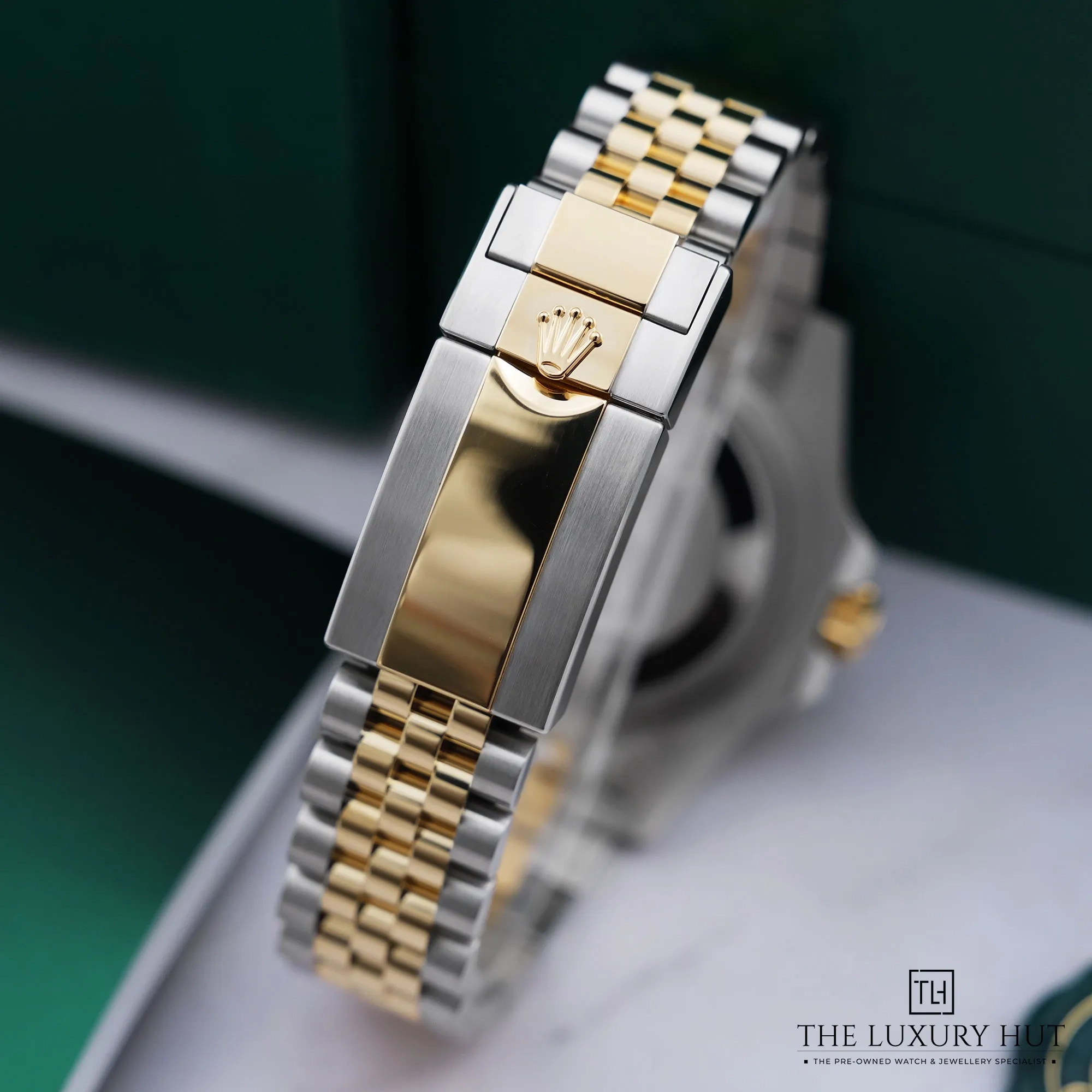 2026/05/2d78c54f-5028-4198-b185-b97e1f06e74eRolex_GMT-Master_II_Steel_Gold_40mm_Black_LB883-e.jpg.webp