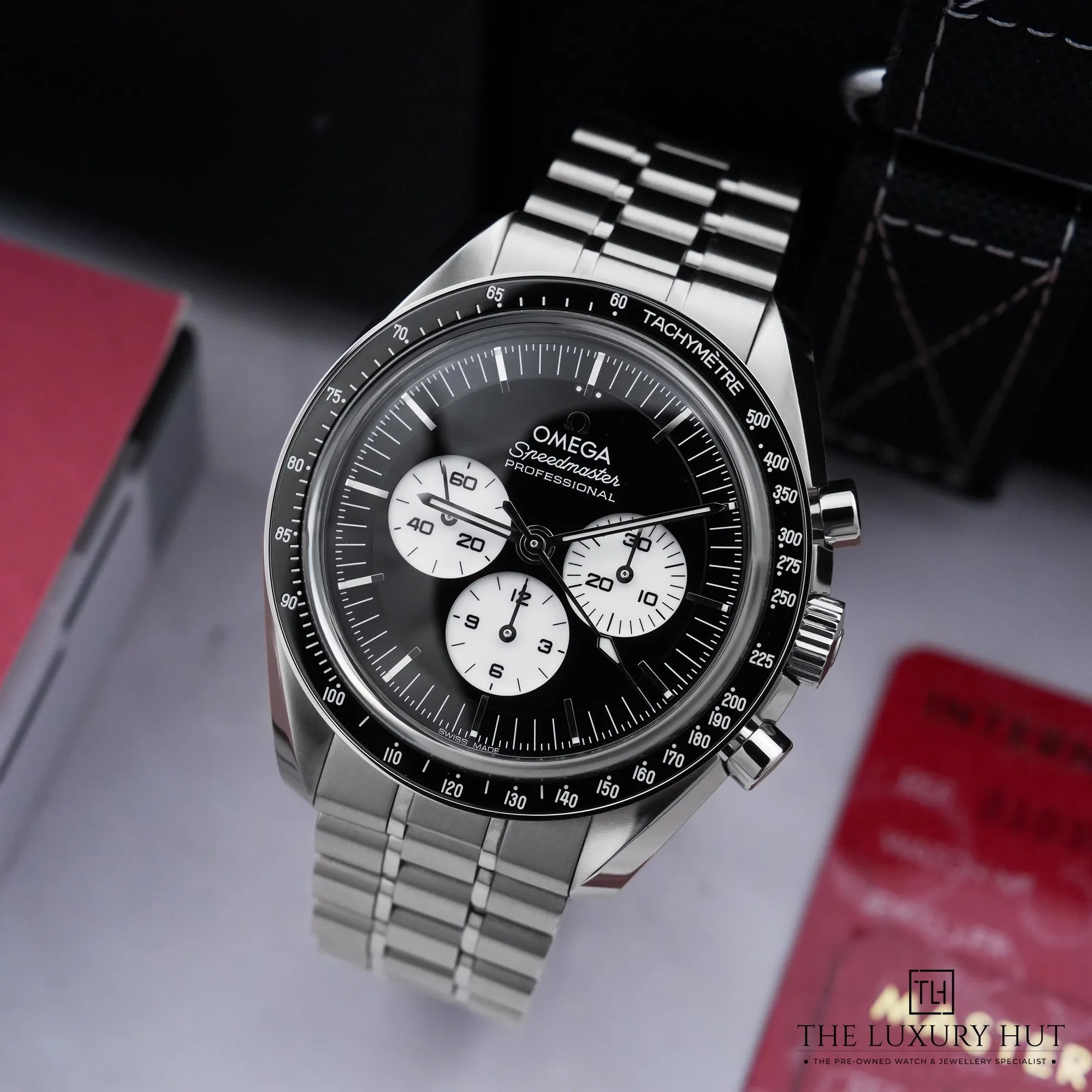 2026/05/36e35240-0c27-48ce-849d-07f20fa6647eOmega_Speedmaster_Moonwatch_Professional_Chronograph_53012-b.jpg.webp