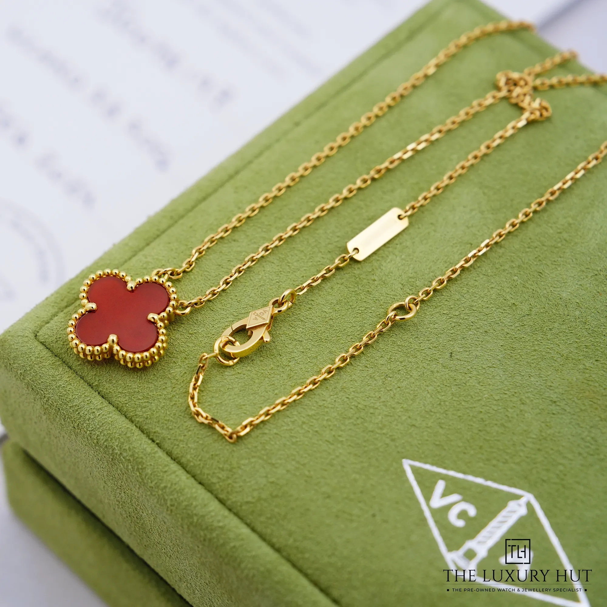 2026/05/3700e4ae-f8ac-4ecf-9c1f-f102a2417e3cVan_Cleef_Alhambra_Yellow_Gold_Carnelian_Pendant_52939-c.jpg.webp