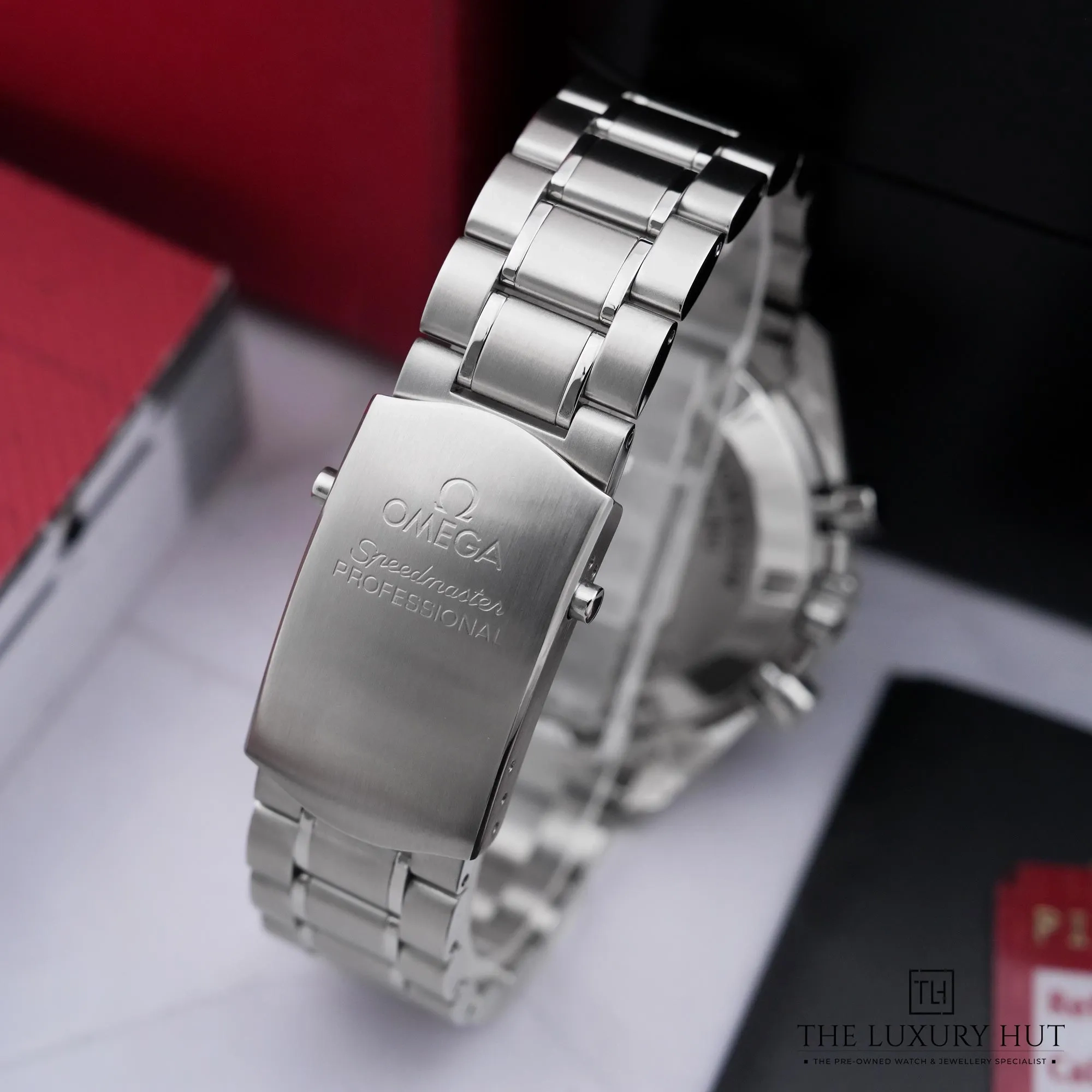 2026/05/38c32a79-2a91-49c5-b33c-028d9047dd68Omega_Speedmaster_Professional_Moonwatch_Patch_52752-e.jpg.webp