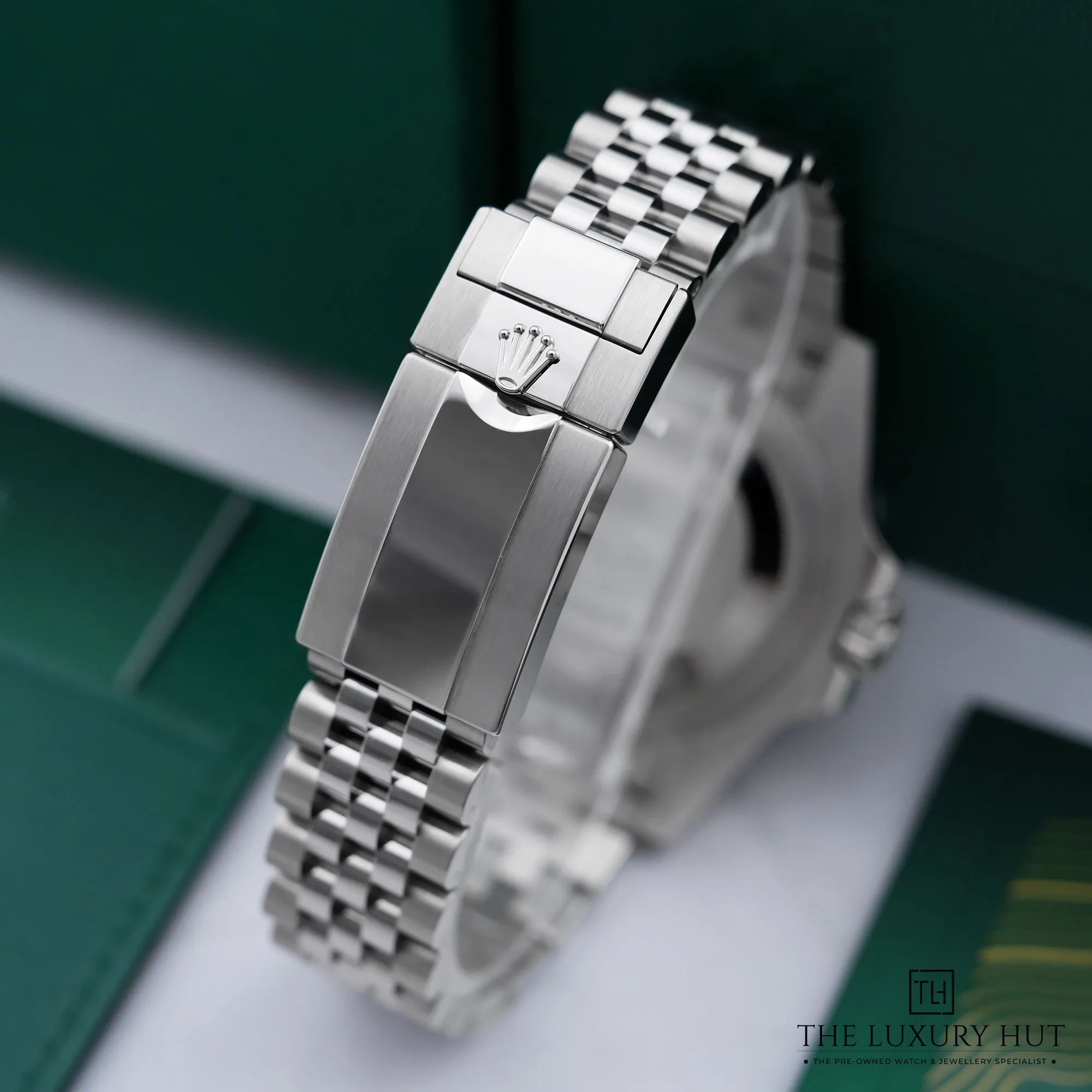 2026/05/4e020bf7-3d8c-4e96-b171-7fb984cc84d3Rolex_GMT-Master_II_Batgirl_Black_LB901-e.jpg.webp