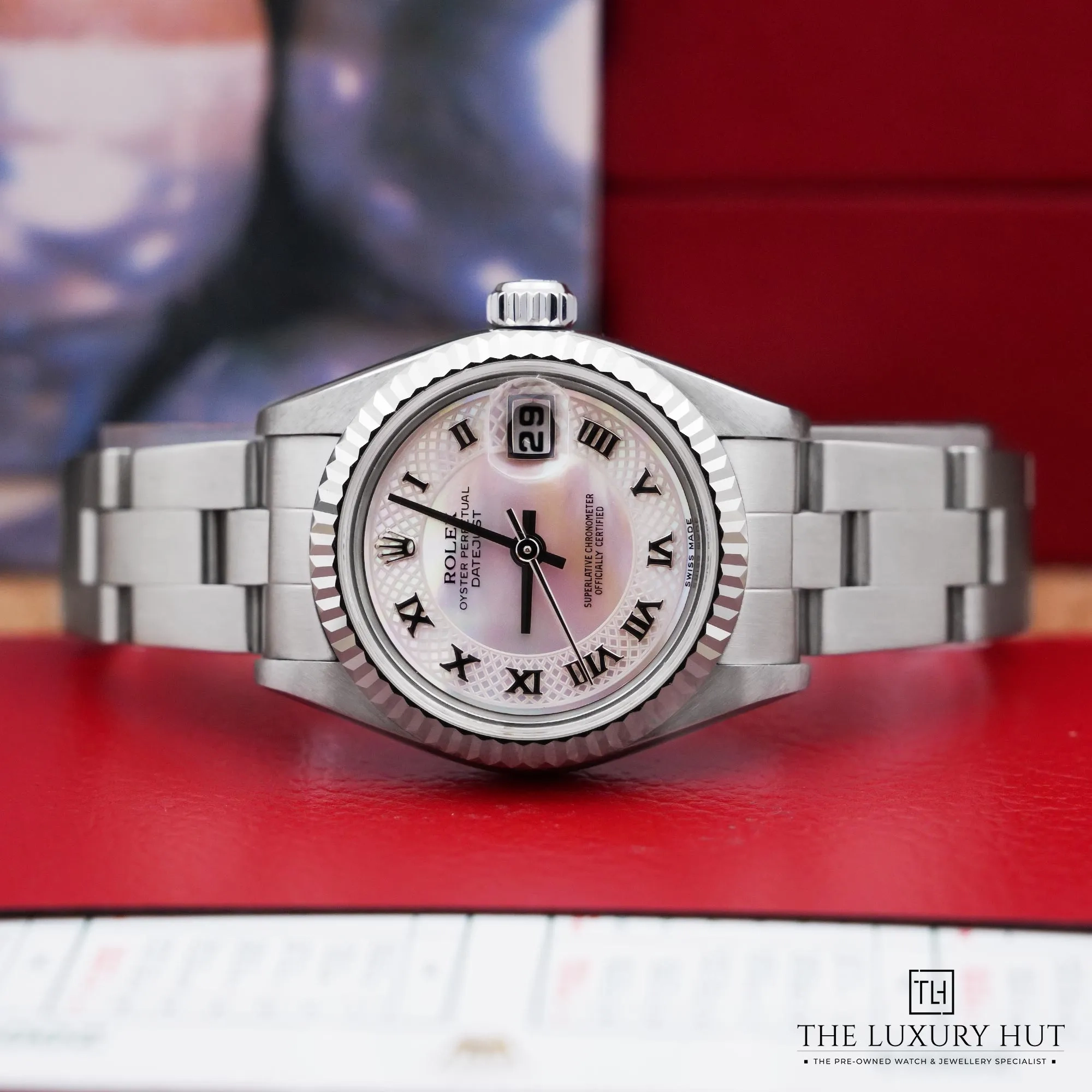 2026/05/533bd19e-4dc9-4fb1-9f39-4b511d194f22Rolex_Lady-Datejust_26mm_MOP_Roman_Dial_52882-c.jpg.webp