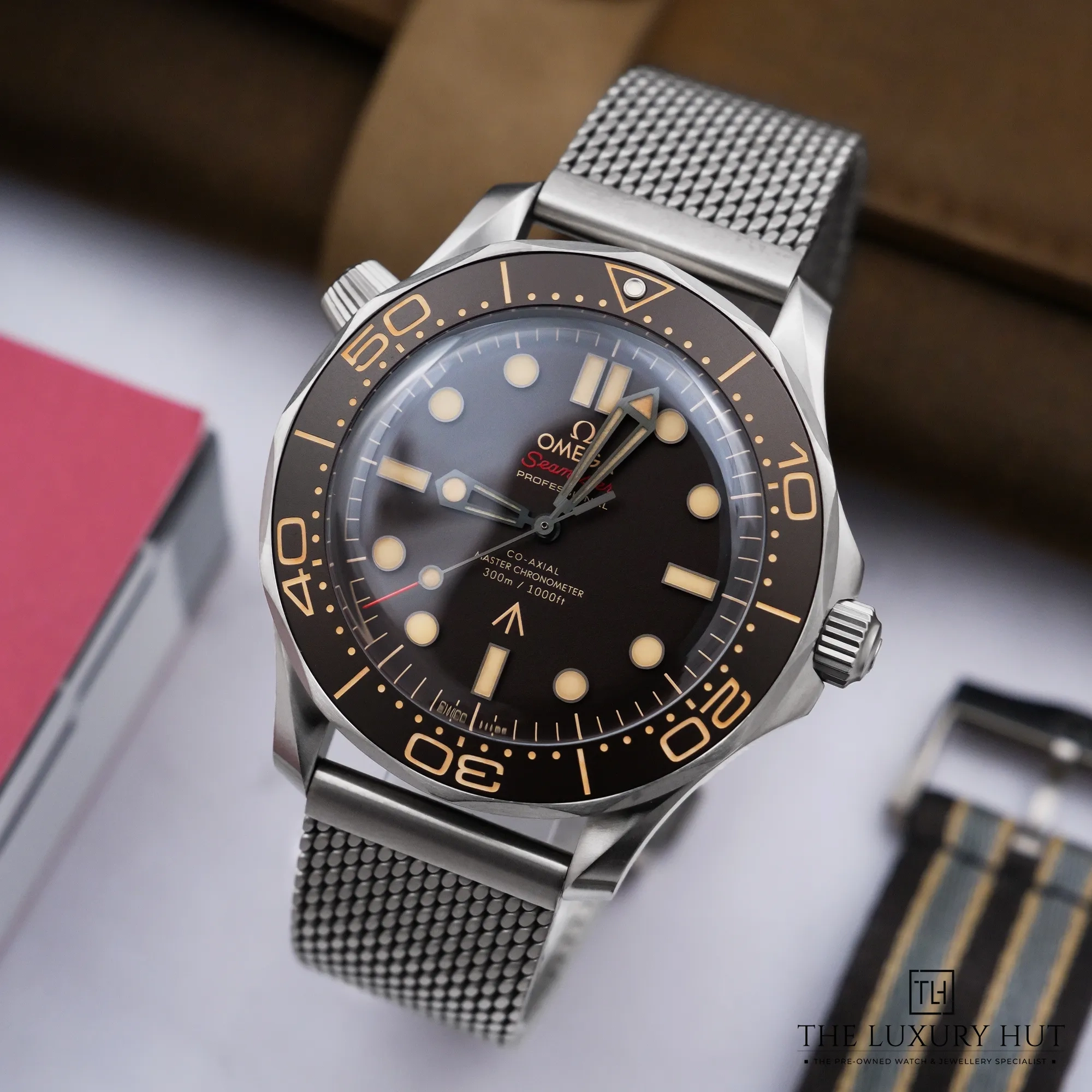2026/05/5bd02e63-eb6a-4539-8296-a6c608f3bcb8Omega_Seamaster_Diver_300M_007_James_Bond_52940-bb.jpg.webp