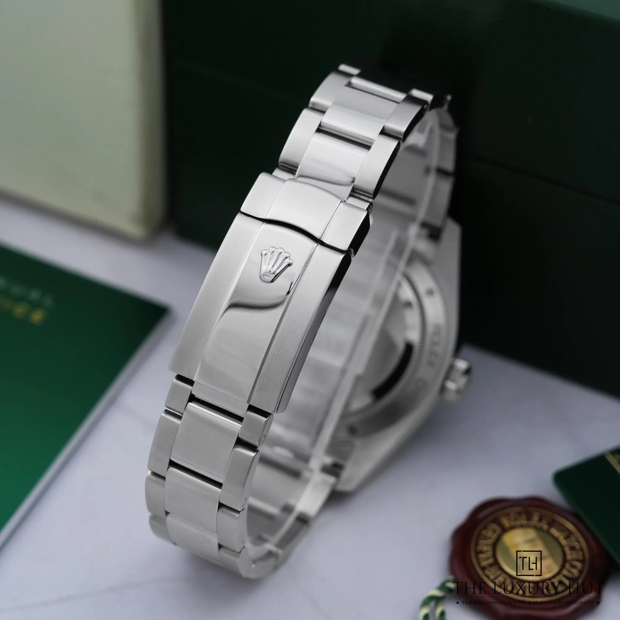 2026/05/6893fd28-8a0c-43ec-b448-86c90641dbb8Rolex_Milgauss_Steel_40mm_Black_Dial_52839-e.jpg.webp