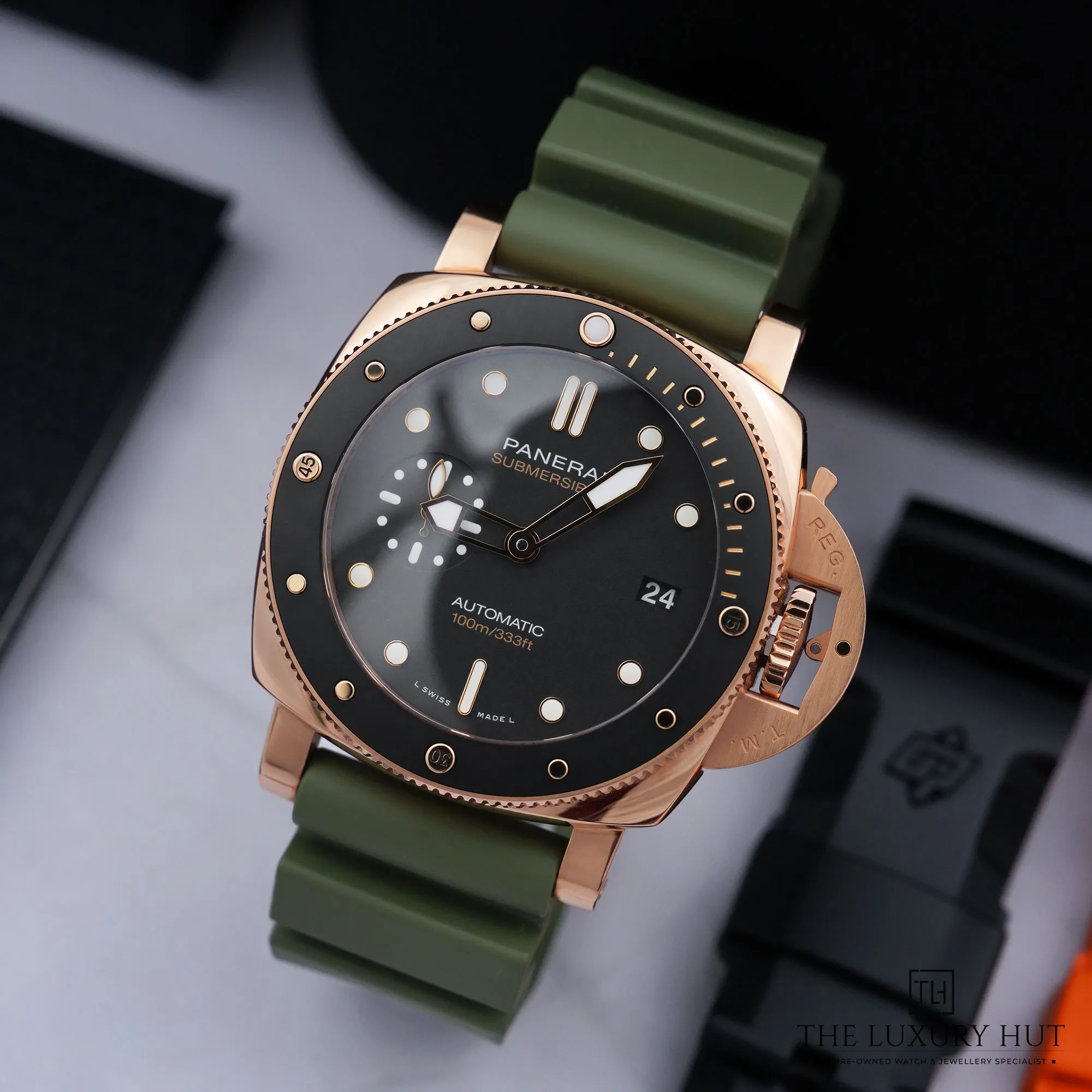 2026/05/7ab5f874-5a03-42ad-b3d8-0cb60000fc58Panerai_Submersible_42mm_Rose_Gold_Black_LB909-b.jpg.webp
